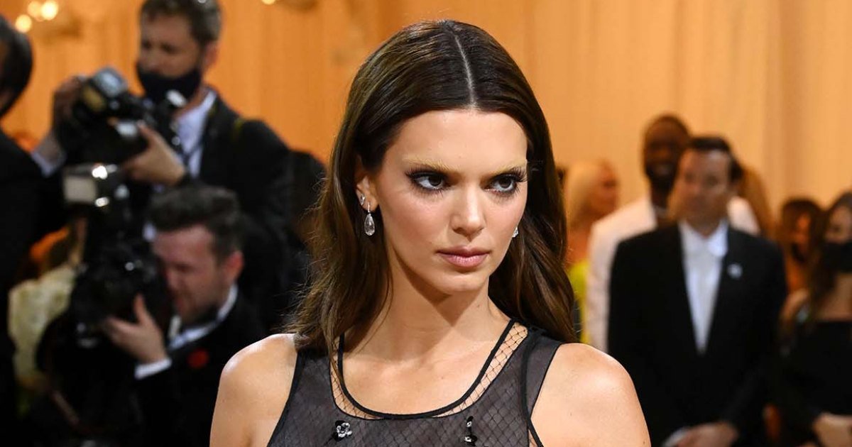 Whos-That-Girl-Kendall-Jenner-Is-Almost-Unrecognizable-2022-Met-Gala-003-1.jpg