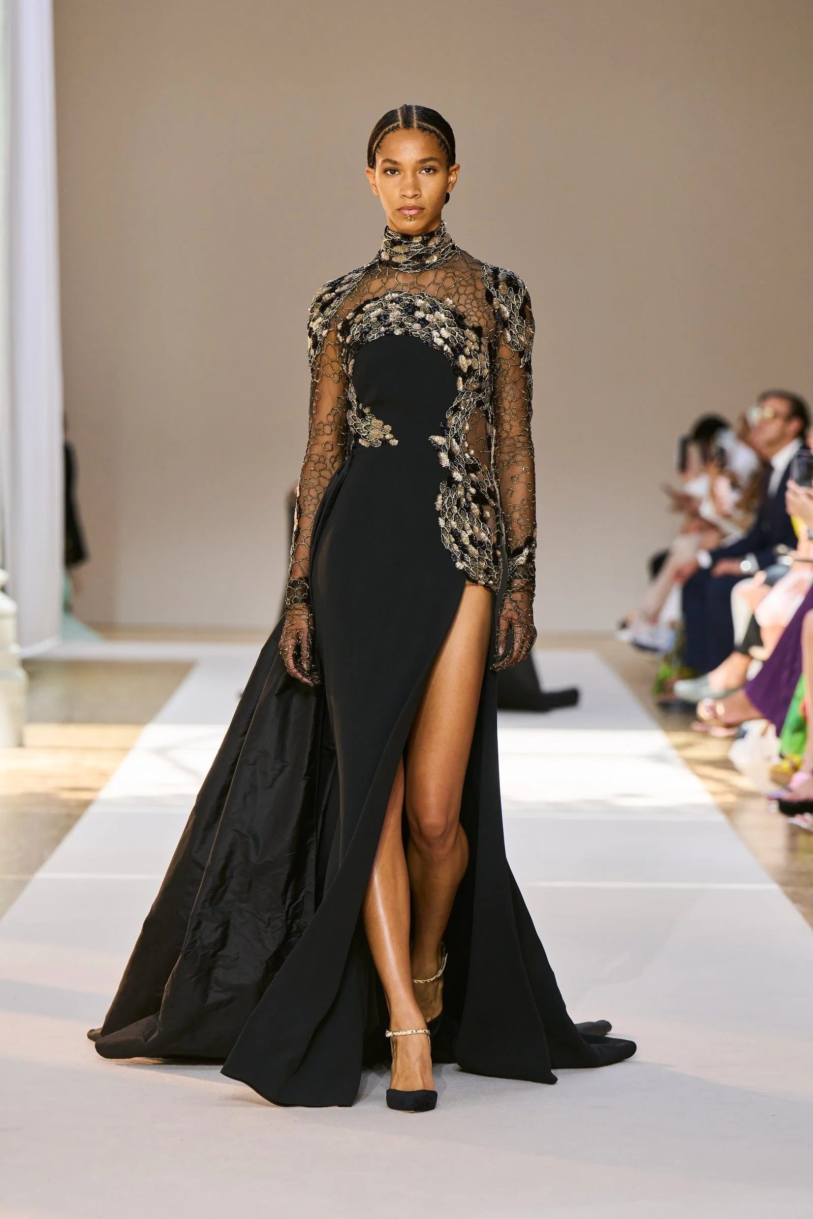 00008-elie-saab-fall-2022-couture-credit-gorunway.jpg