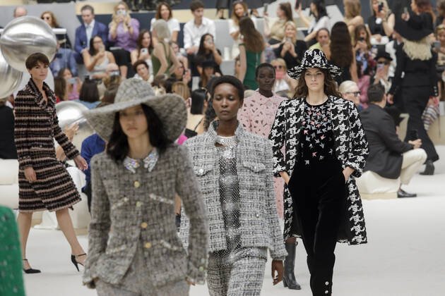 Feathers and Embroidery Presented in the 2022 Fall Haute Collections