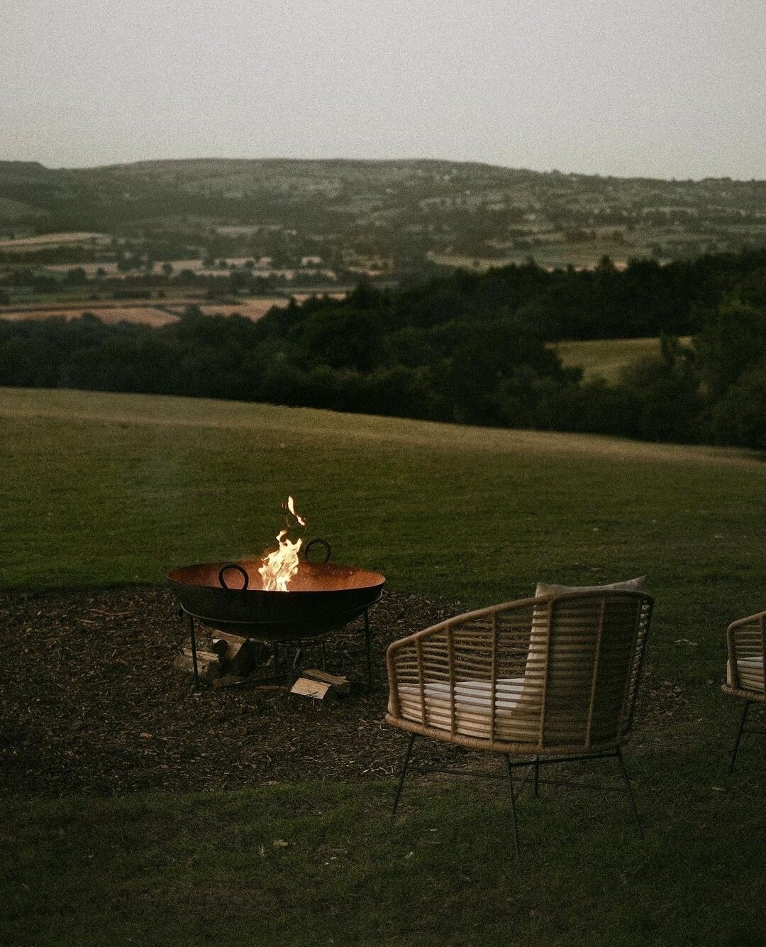 Cosy evenings on the estate captured by @polly.florence⁠
Planning an Autumn escape? From rustic cabins to charming cottages we have a selection of places for you to stay. Check out the link in our bio to to discover our exclusive offerings at Downton