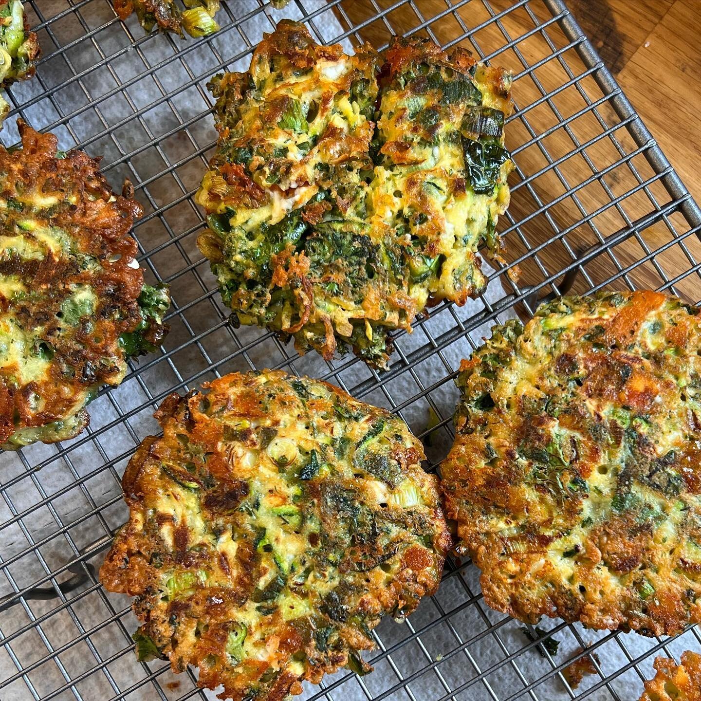 By popular request, here&rsquo;s the recipe for my kale, zucchini and herb fritters (link to the full post on my website is in my instagram bio). 🥬💚🌱

Makes 8 large fritters

Ingredients:

4 eggs
6 spring onions, chopped
1 large zucchini, grated
1