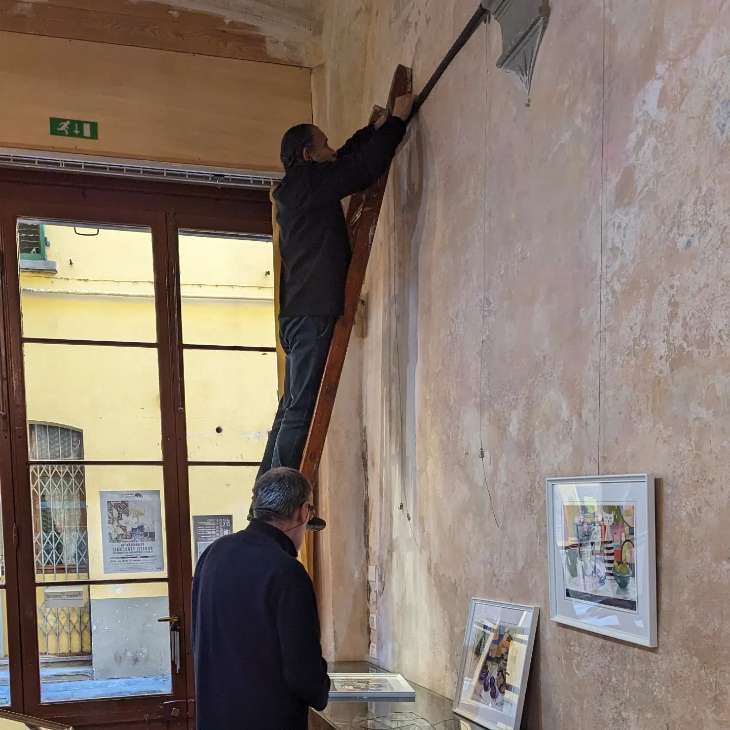 My exhibition being hung today for - opening tomorrow at 6pm.  Looking forward to seeing the show come together.
Ciao

#workshopsinflorence 
#watercolourexhibition 
#larmadillo 
#artistsellingart 
#professionalartist 
#artistintuscany 
#artistsinresi