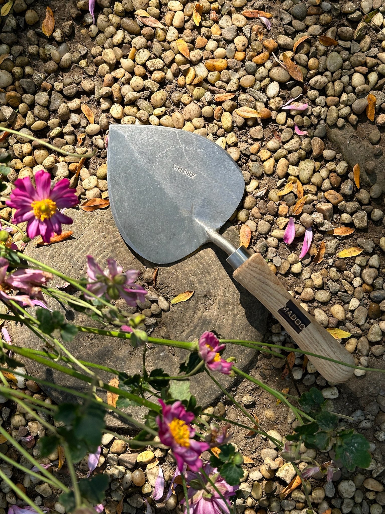 planting trowel sneeboer madoo gardening tool.jpeg