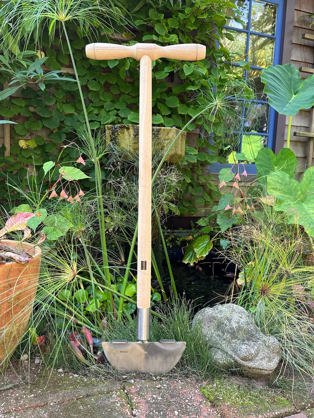 What Tools are Best for Lawn Edging: Top Picks for Perfect Borders