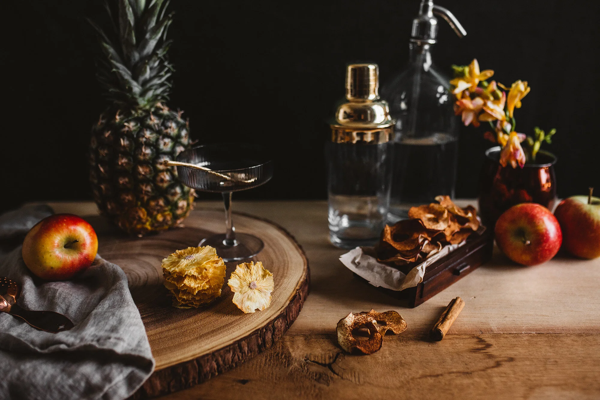 Økotørkeriet-Ananas og eple kanel produktfoto-2.jpg