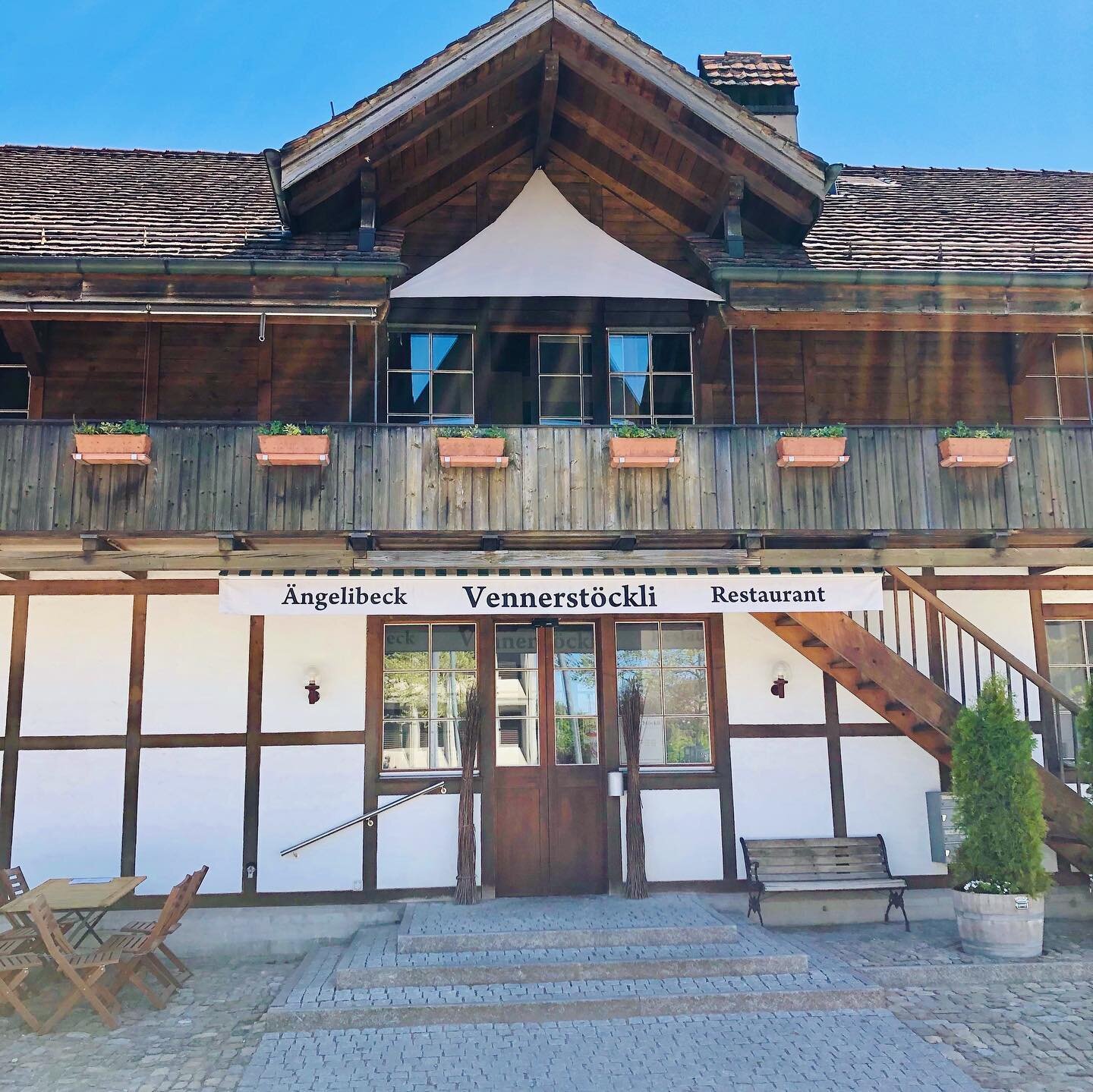 Die Segel sind gehisst, wir freuen uns sehr Sie, nach unserem Dornr&ouml;schenschlaf, wieder Willkommen zu heissen. &hearts;️🍽🍷🥂🍺 🍕🍝 
#vennerstoeckli #restaurant #guemligen