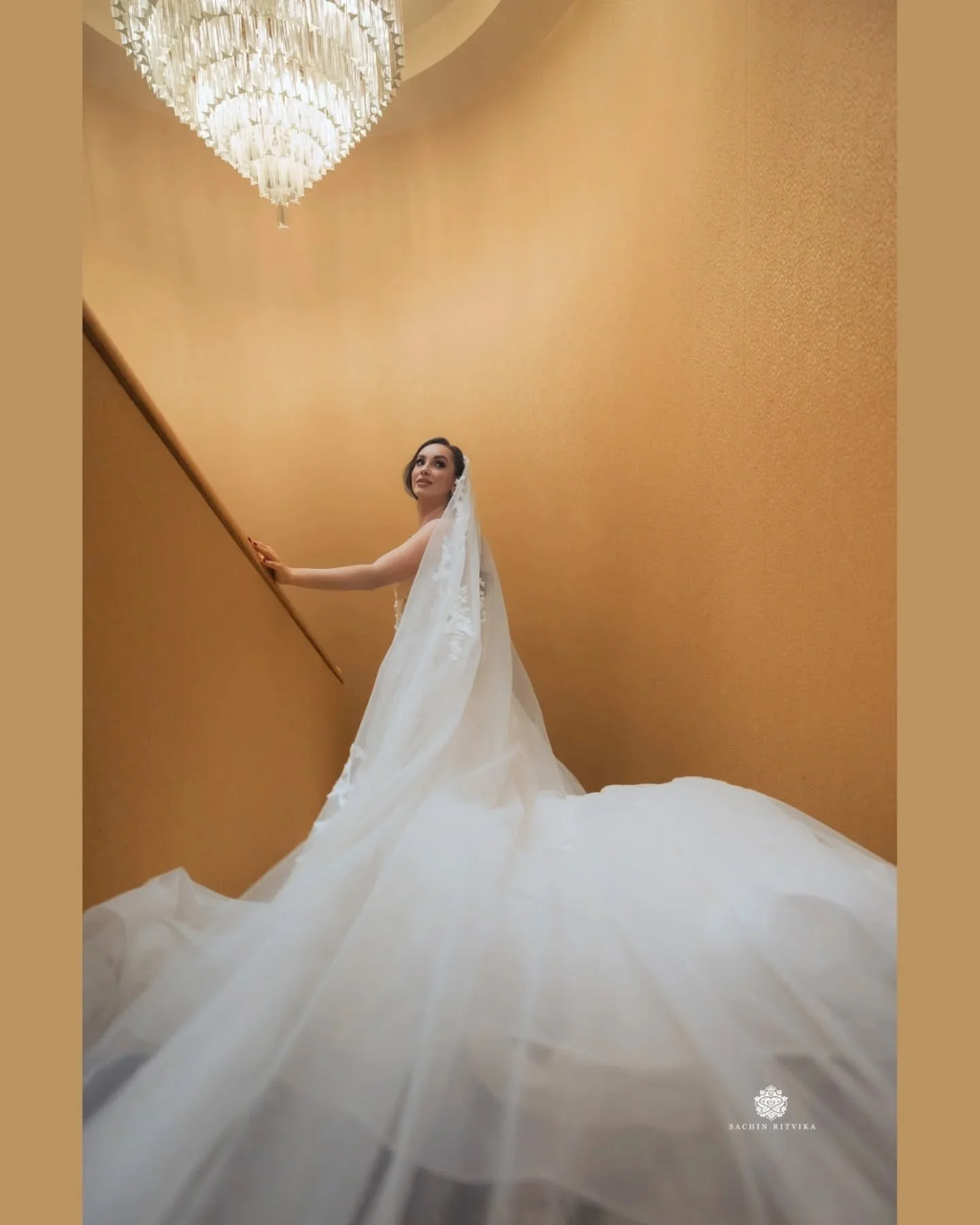 City elegance meets modern bridal magic. ✨ 
We spent an afternoon turning the luxurious suites at the @panpacificvancouver into an editorial playground.

A beautiful contrast of dramatic, high-end luxury and the effortless, candid energy of a modern 