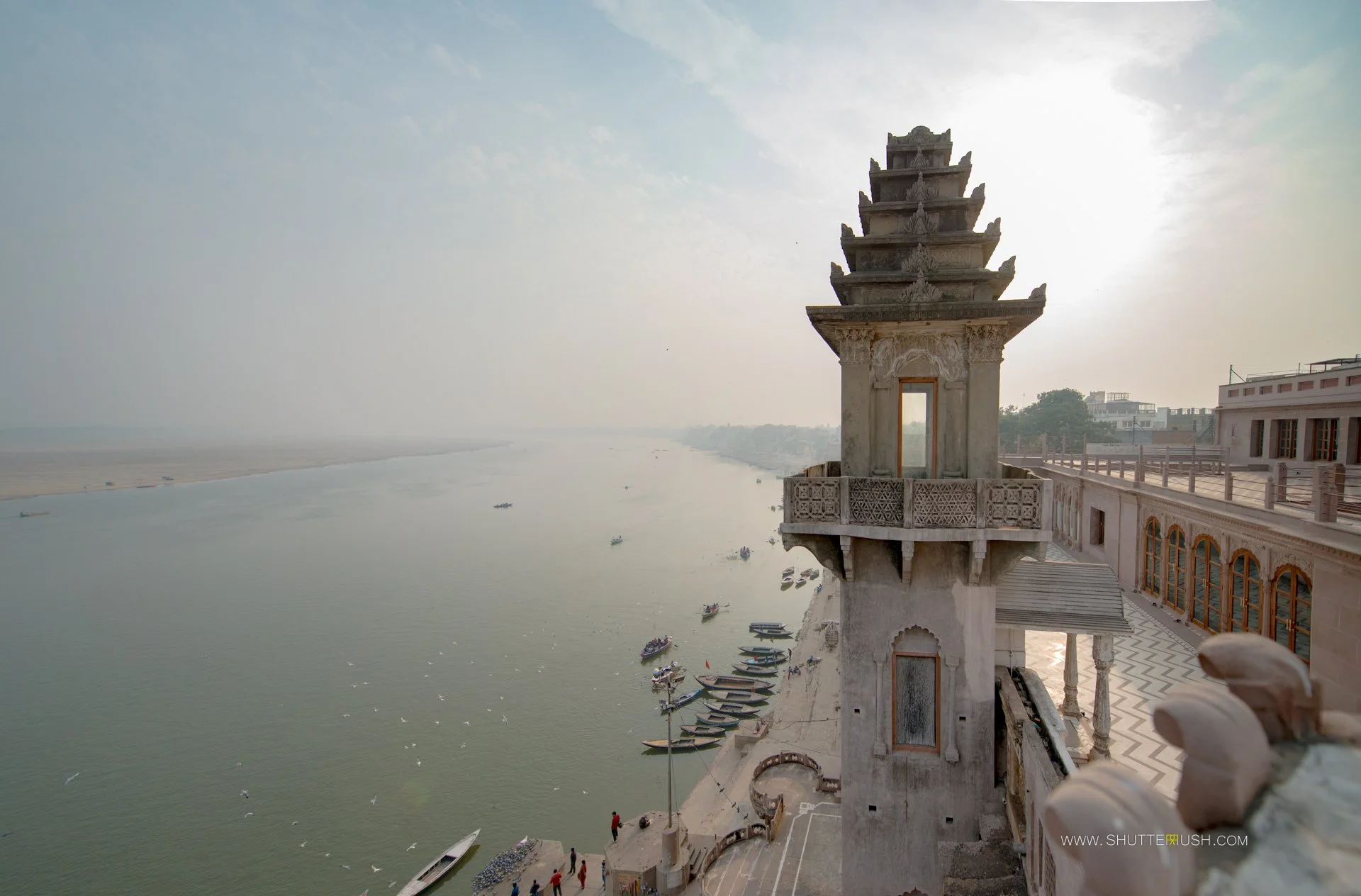 Architecture_05_BenarasPalace_BanksOfRiverGanga