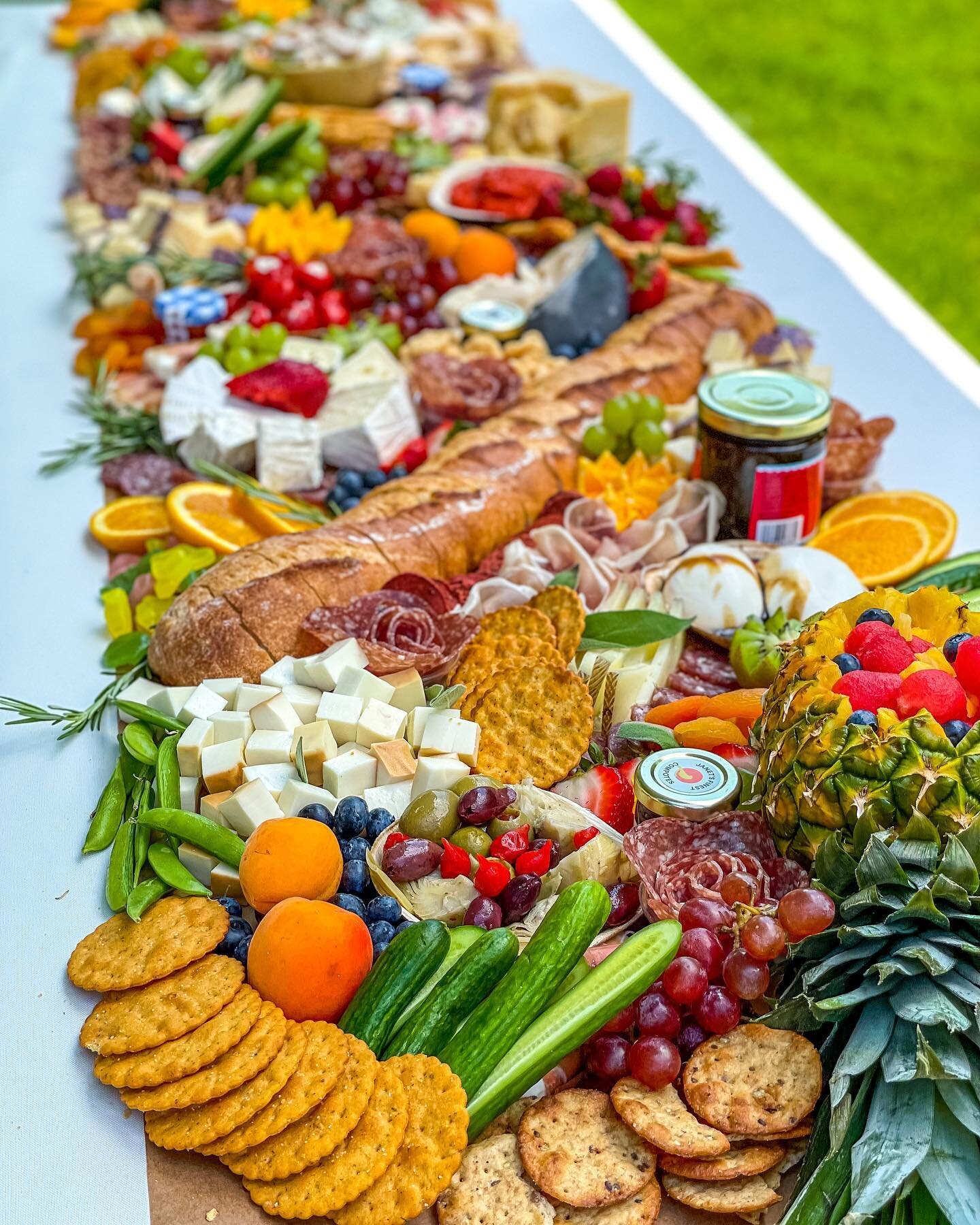 it took every fiber in my Brie-ing to not hurl myself on top of this grazing table and start making snows angels⁣
⁣
whether you want to impress your guests at a small gathering in your home, or have that wow factor during your wedding receptions cock