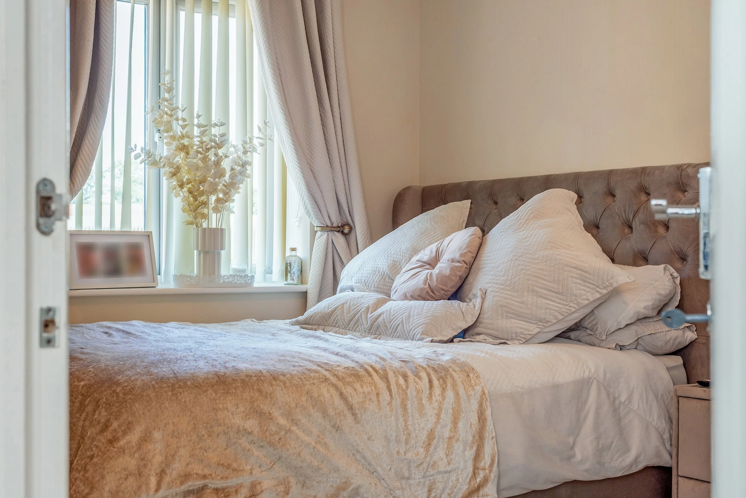Bedroom 1 Feature.jpg