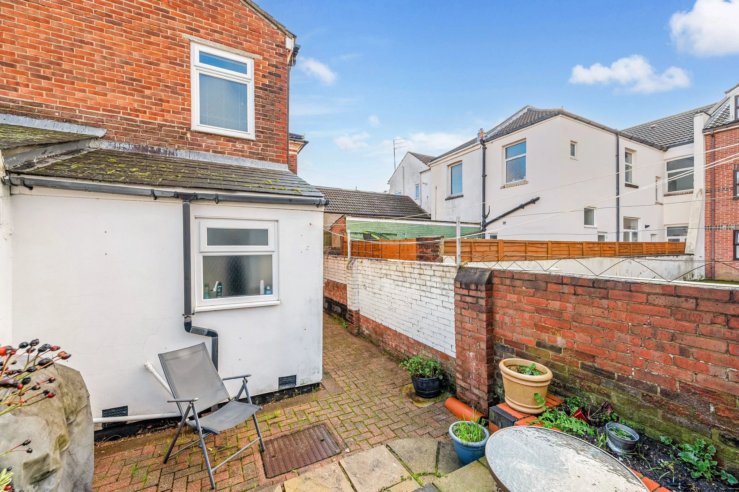 Garden to side access.jpg