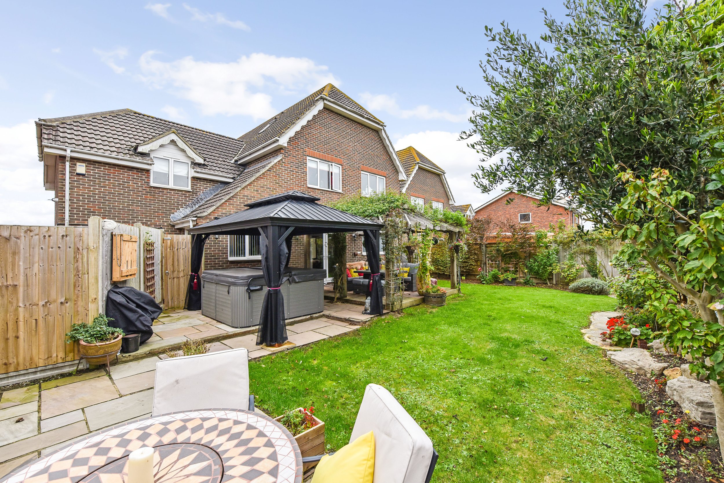 Pangbourne Avenue — ROK Marsh Sales and Letting Agents