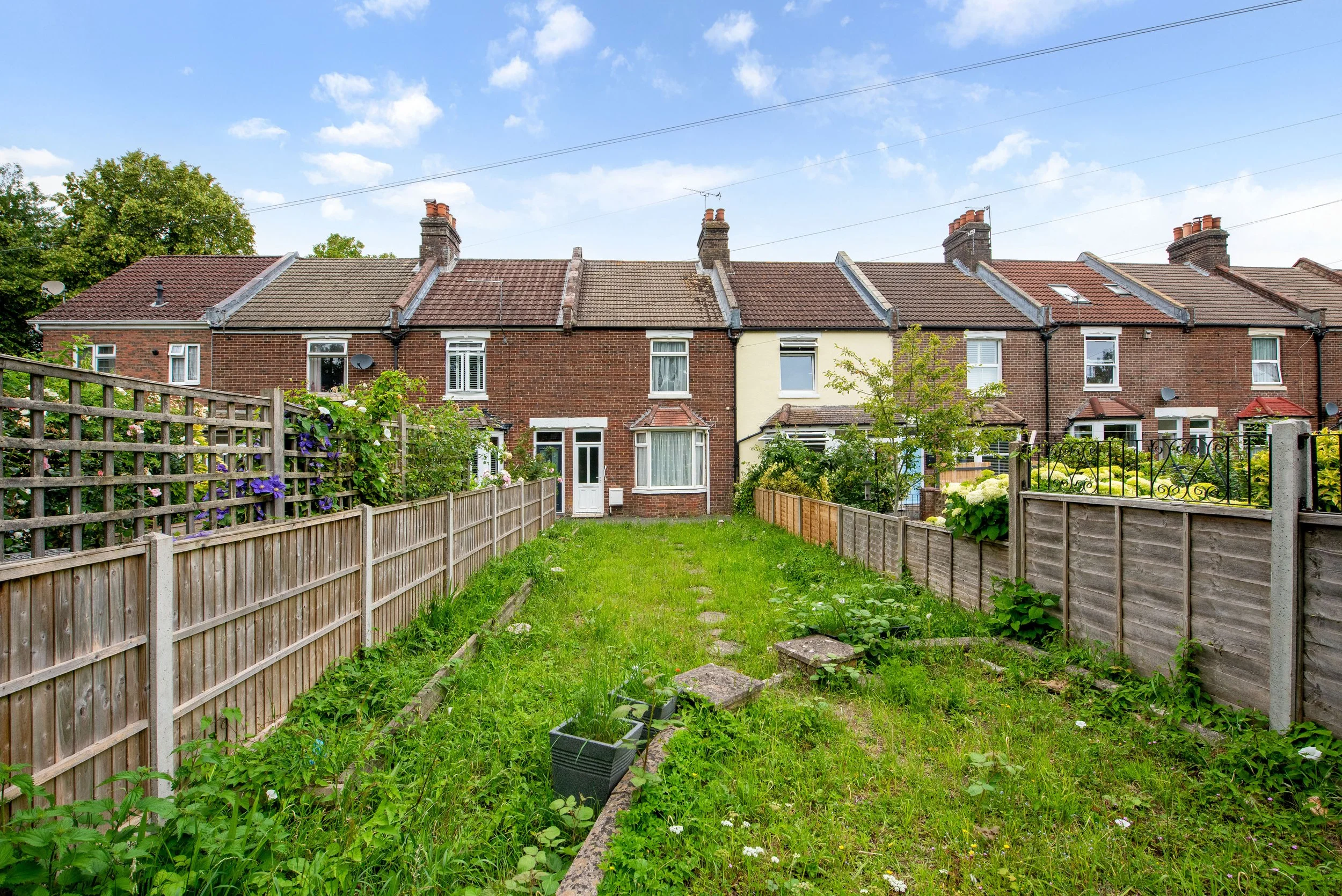 front aspect garden.jpg
