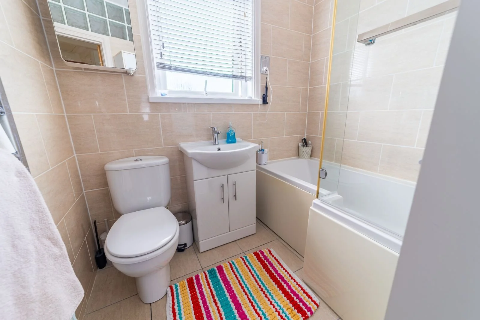 Bathroom 1a.jpeg