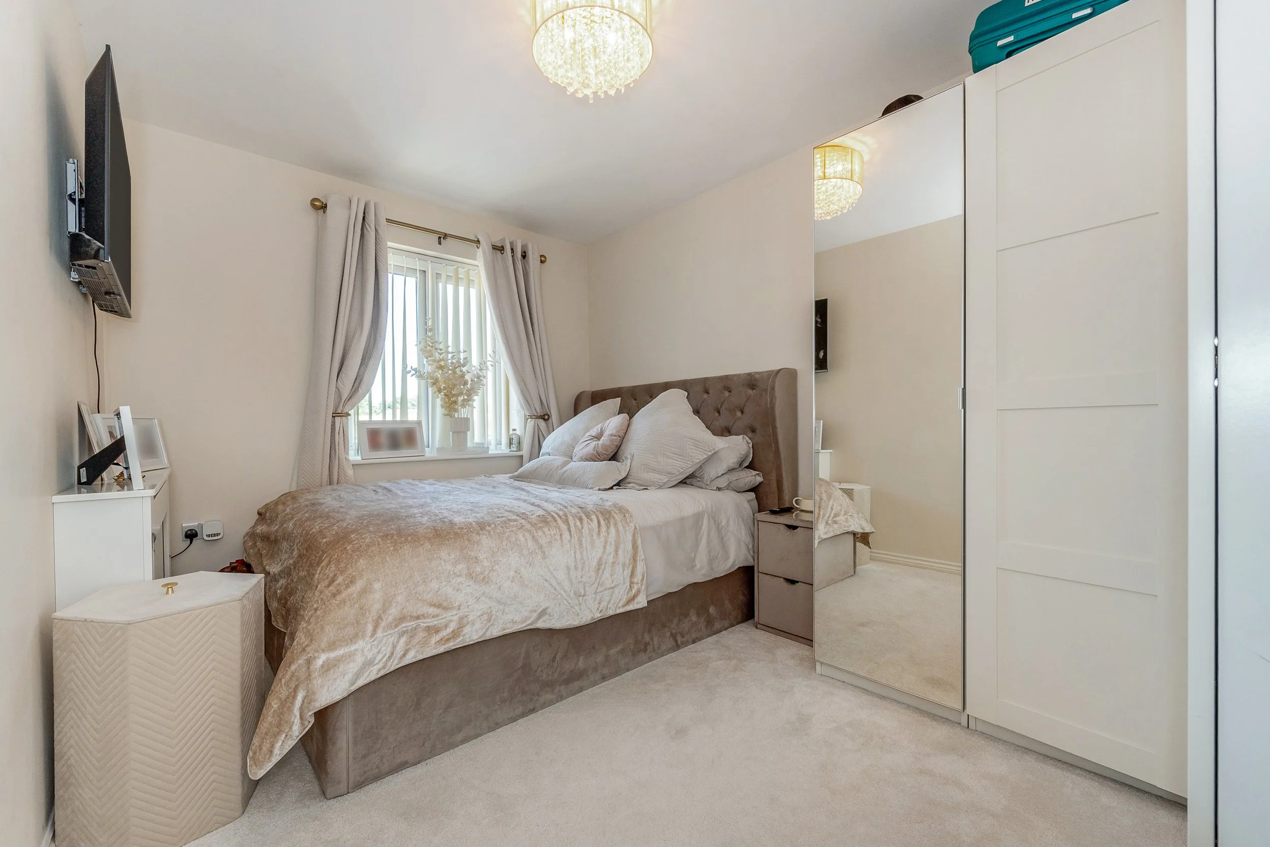 Bedroom 1.jpg
