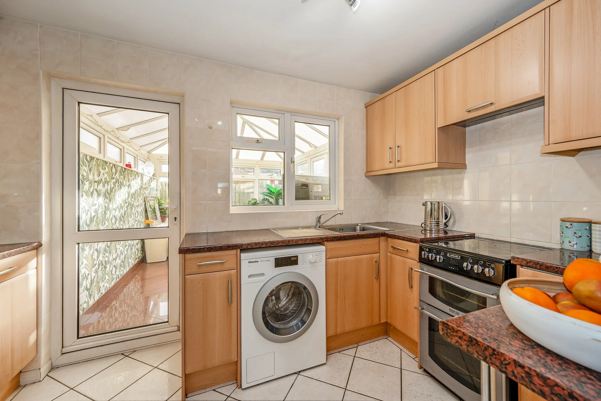 Kitchen to conservatory.jpg