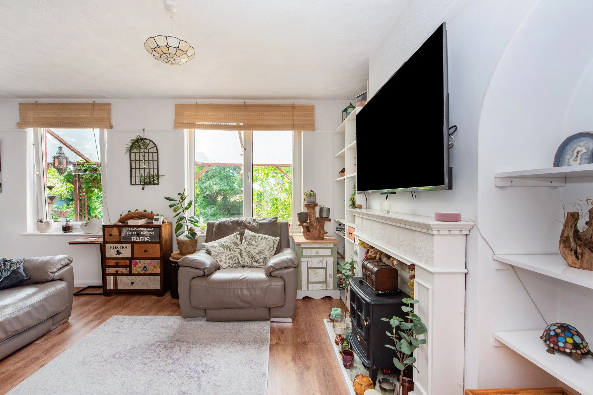 Living Room Side.jpg