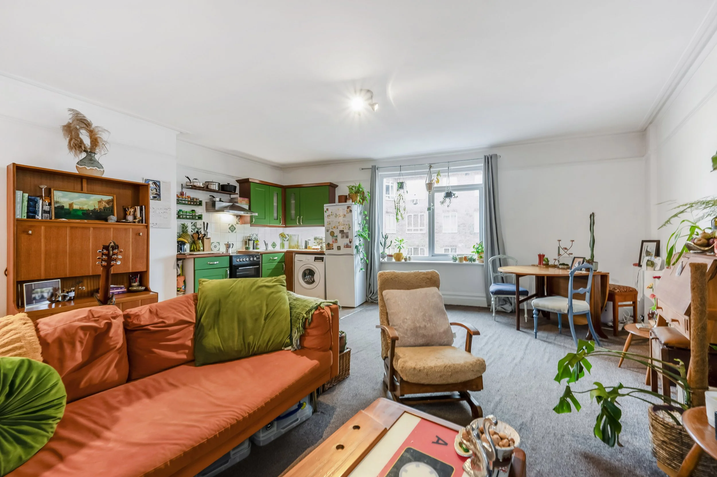 Lounge to kitchen.jpg