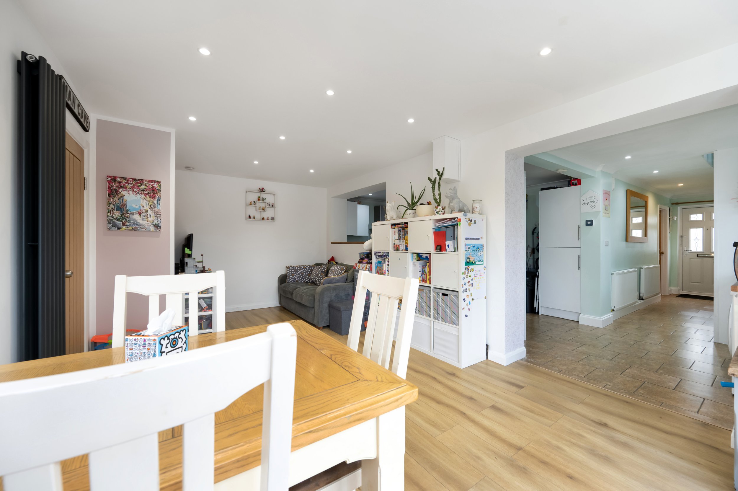 Diner through to hall.jpg