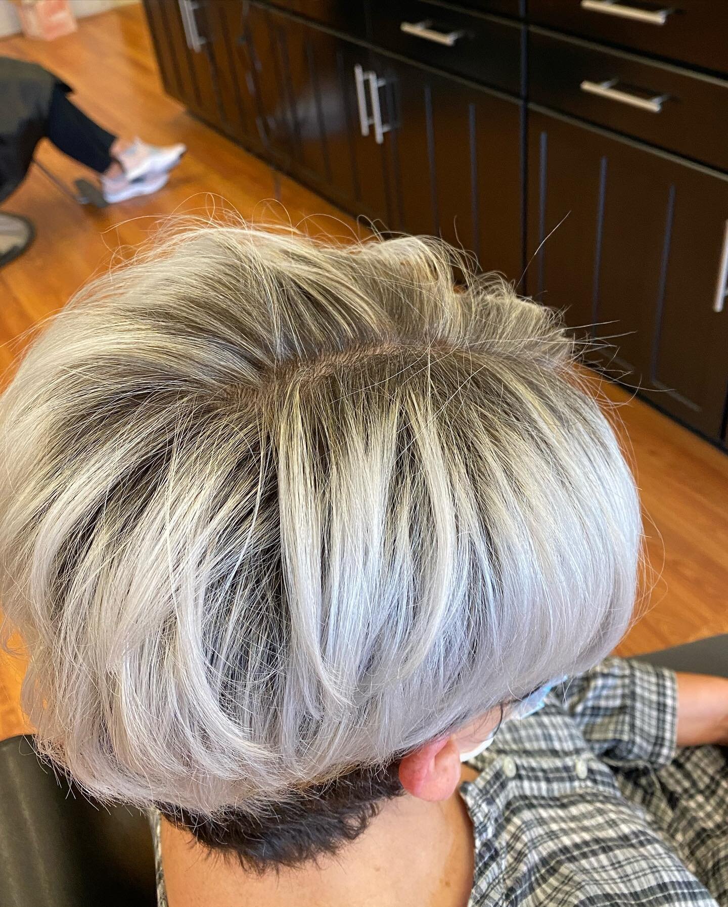 Full bleach &amp; tone touched-up with #babylights for a softer grow out. 😎

Every client requires a unique approach. 

**It has been more than one process. 

Beautiful hair is part of a #lifestyle 

#colourbarlc #effortlesschic #effortlessstyle #co