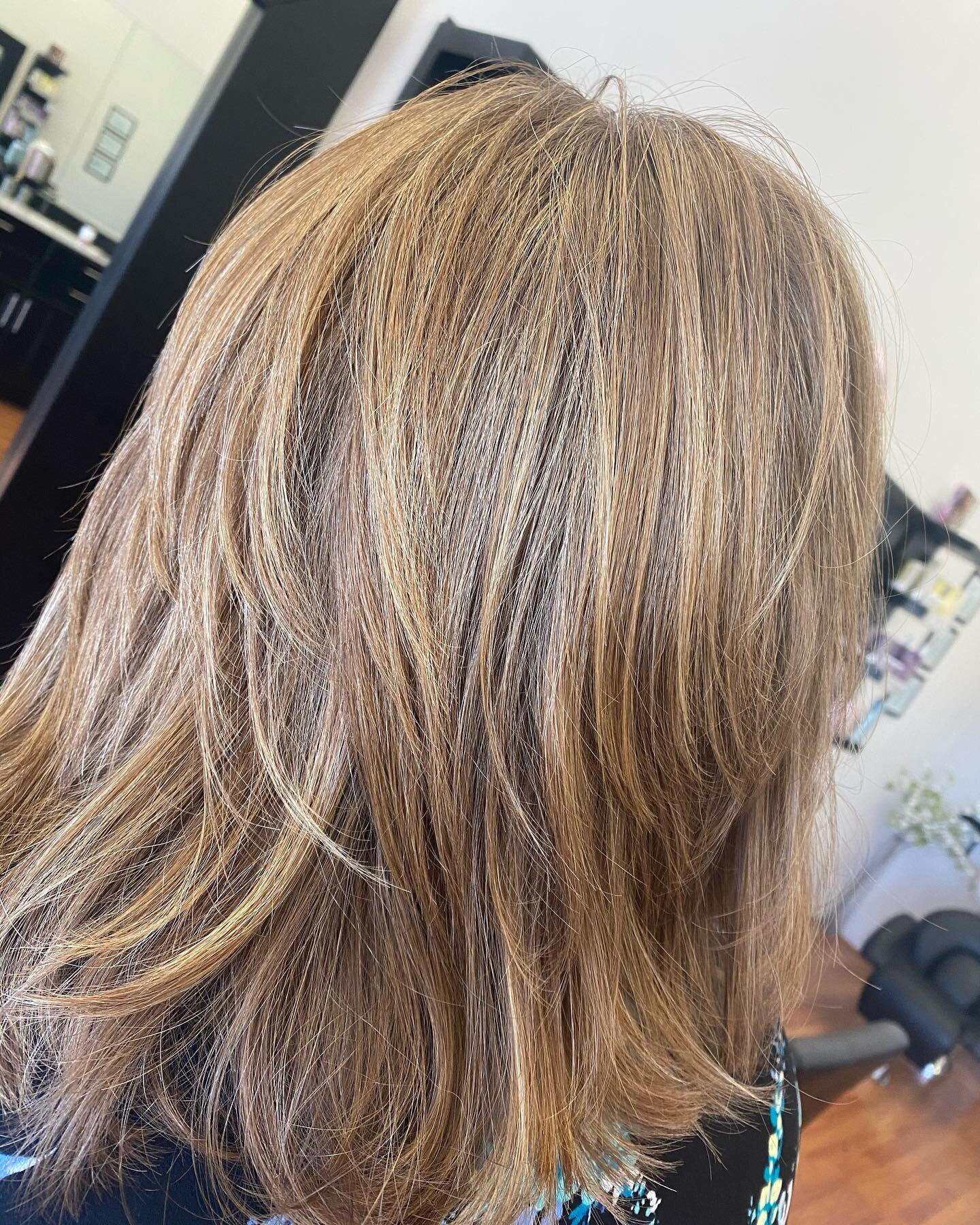 Let&rsquo;s talk Foil Hilights: 

Hilights is not one standard application for all. We can control how blonde the hair gets  over time. 
It is all based on how often you want to maintain and what your desired look is.

▪️1st photo: hilights once a ye