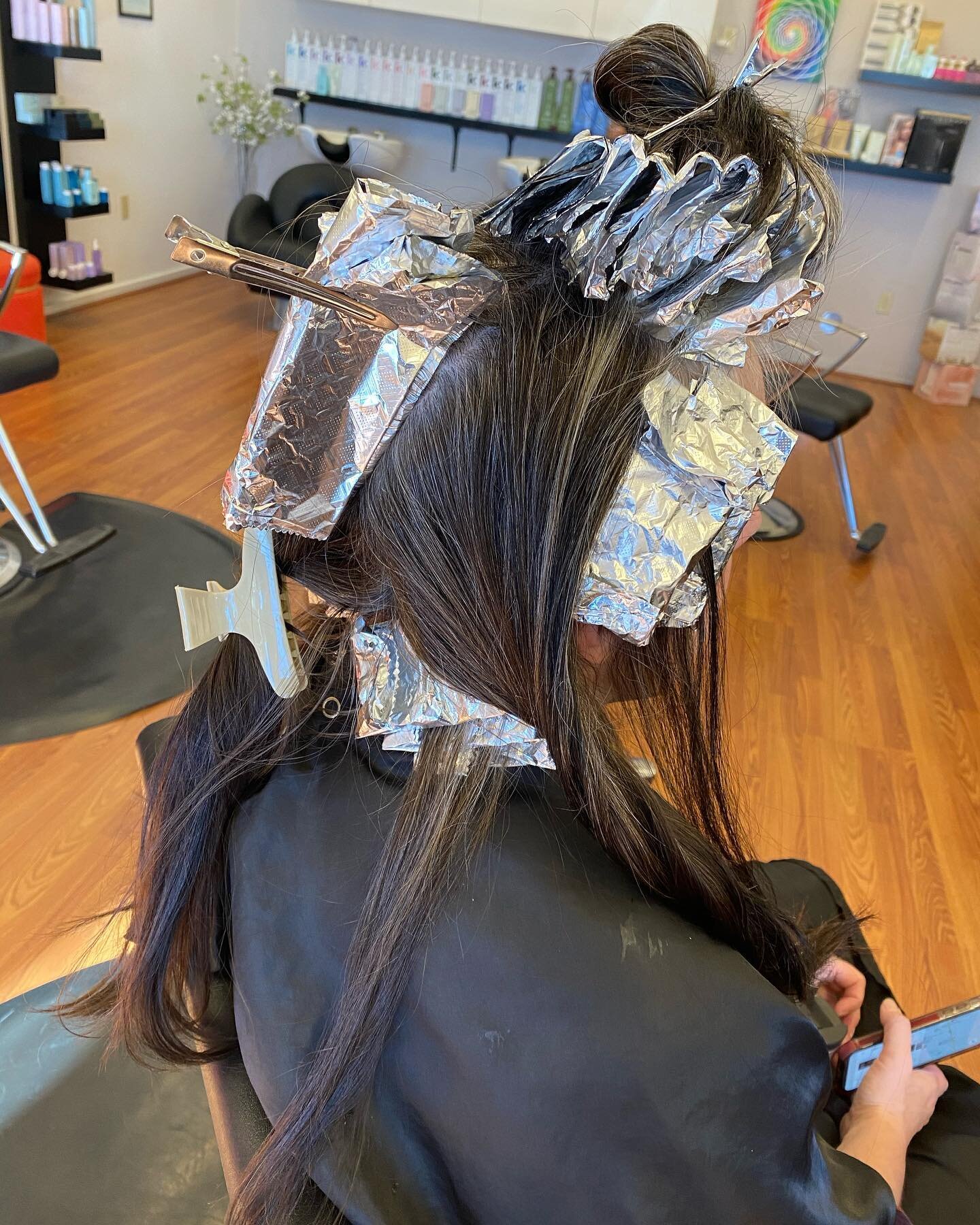 Colour maintenance: 
When you establish with us: we can find creative ways to freshen up your colour if you&rsquo;re in a time crunch and giving up your appointment time is not an option 🤣😅#2020 

Beautiful hair is part of a #lifestyle 
#grayblendi