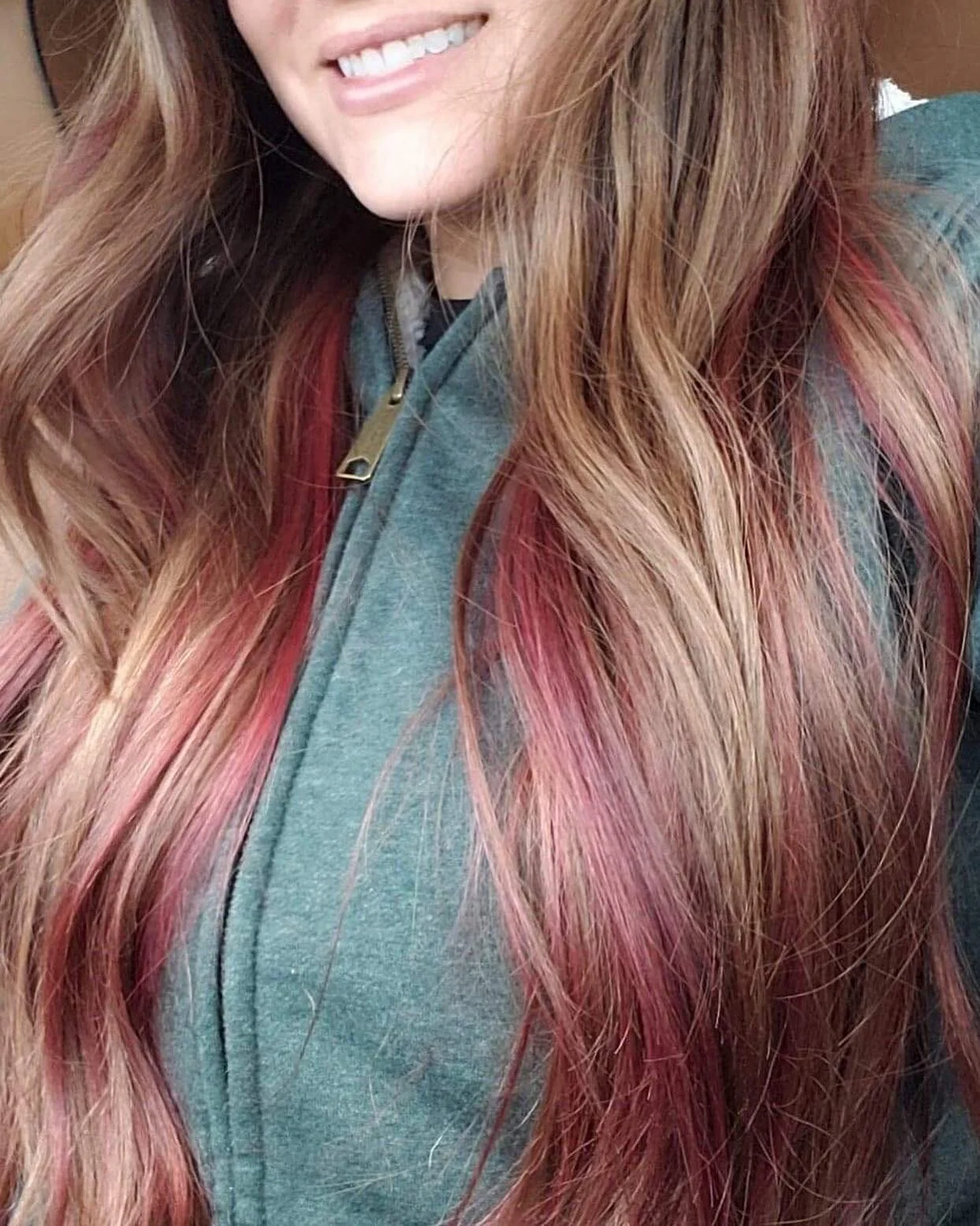 ▪️▫️What colour tones do you see yourself in? 

▪️▫️We use a colour line that does not permanently stain the hair shaft, therefore, if you like change, we can do it with minimal damage. 

Beautiful hair is part of a #lifestyle 
#colormebykm #lovekm #