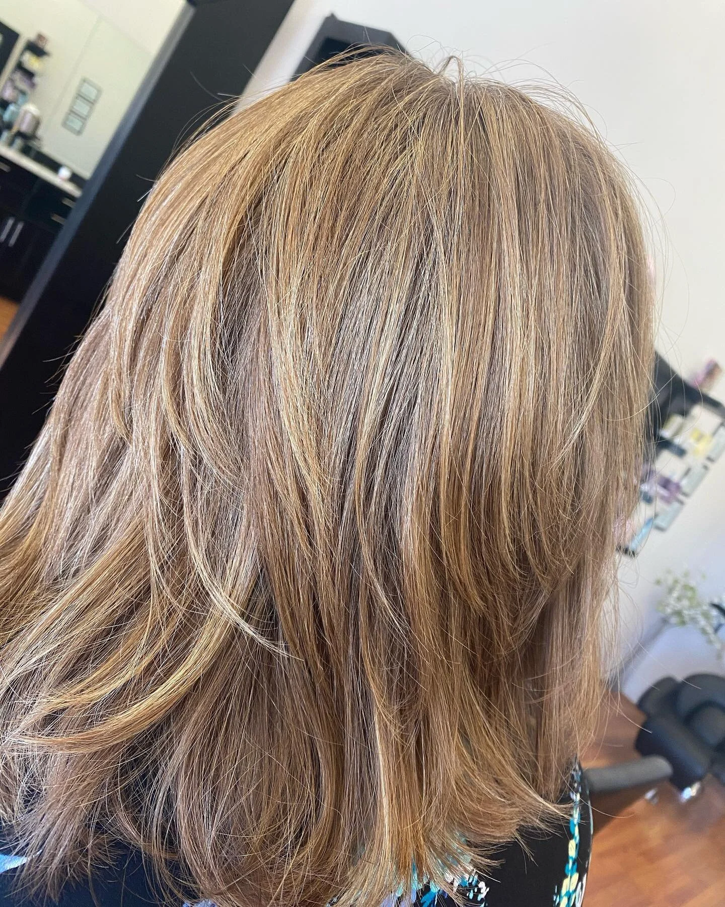 Let&rsquo;s talk Foil Hilights: 

Hilights is not one standard application for all. We can control how blonde the hair gets  over time. 
It is all based on how often you want to maintain and what your desired look is.

▪️1st photo: hilights once a ye