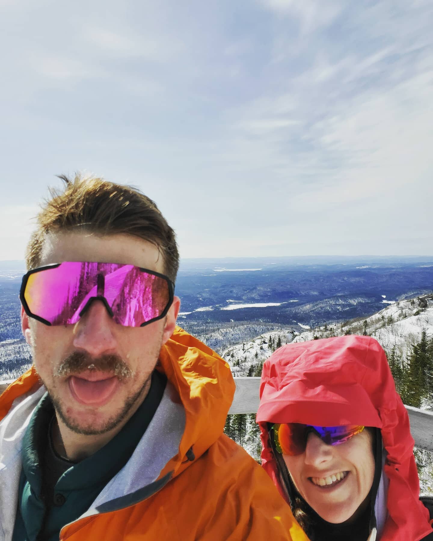 Last anything outside of the winter 🤞🙋&zwj;♂️😻
Loving spending time pretending not to hate winter with @cagel22
.
.
.
#laspergersportif #anythingoutside #icecyclemustache
#winter