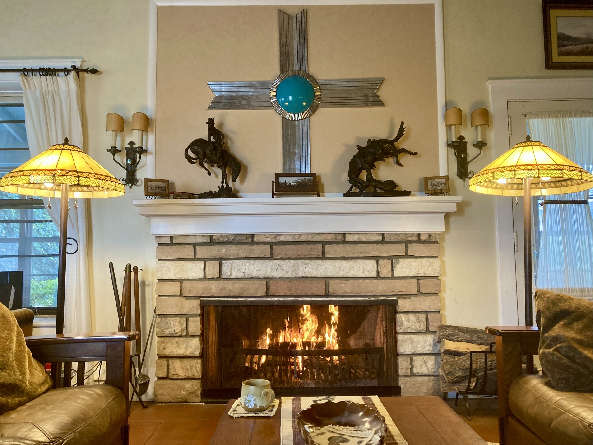 The Casa's living room is especially cozy when the fireplace is ablaze and there's warm mulled cider. Many thanks to guest and potter Lisa Meeks for the gift of the beautiful handmade mug.