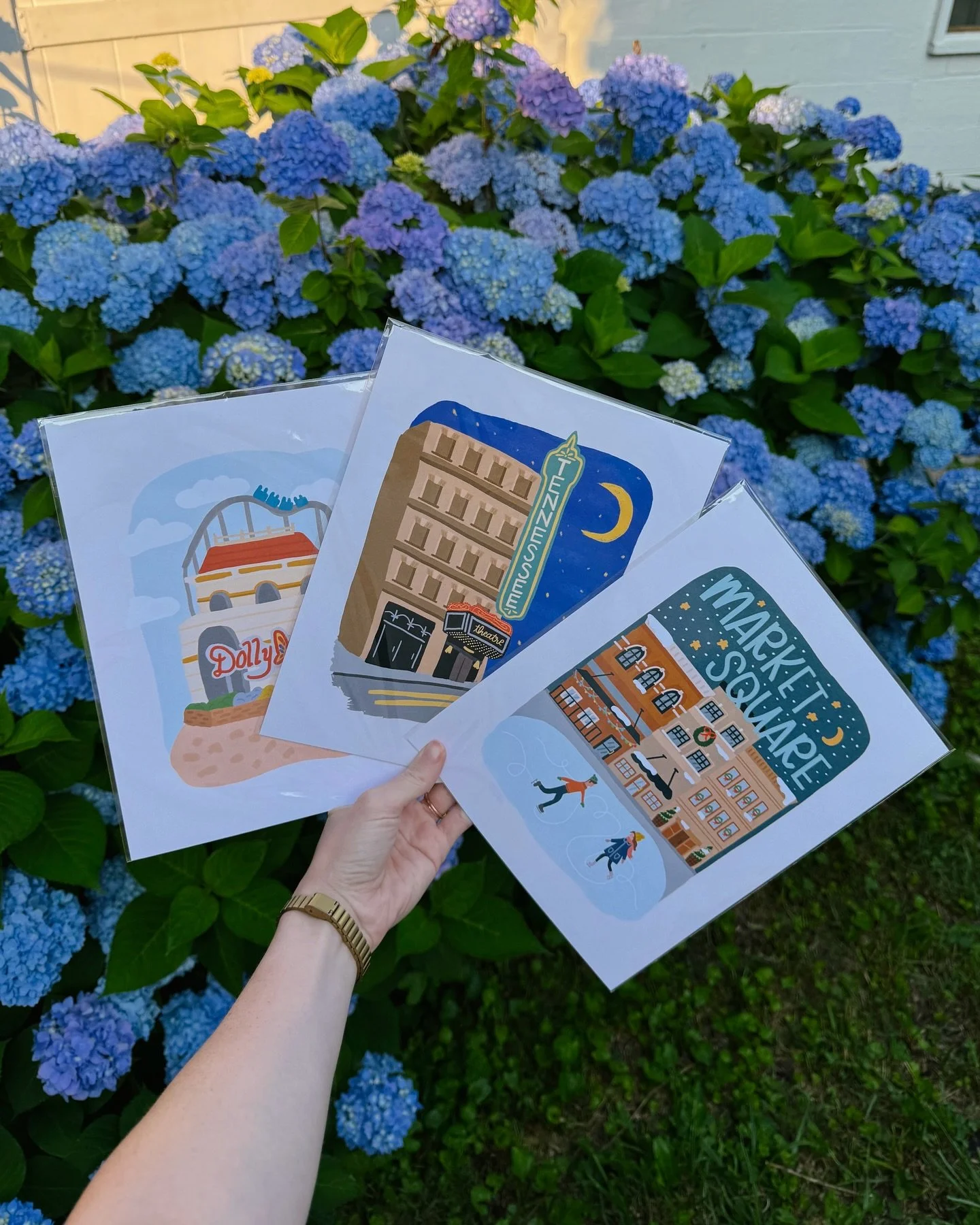 Fun announcement!! 📣 I have some prints, cards, stickers, tote bags, & tshirts in stock that are available for pickup or shipping!! Just message me if interested!! 🖼️💌