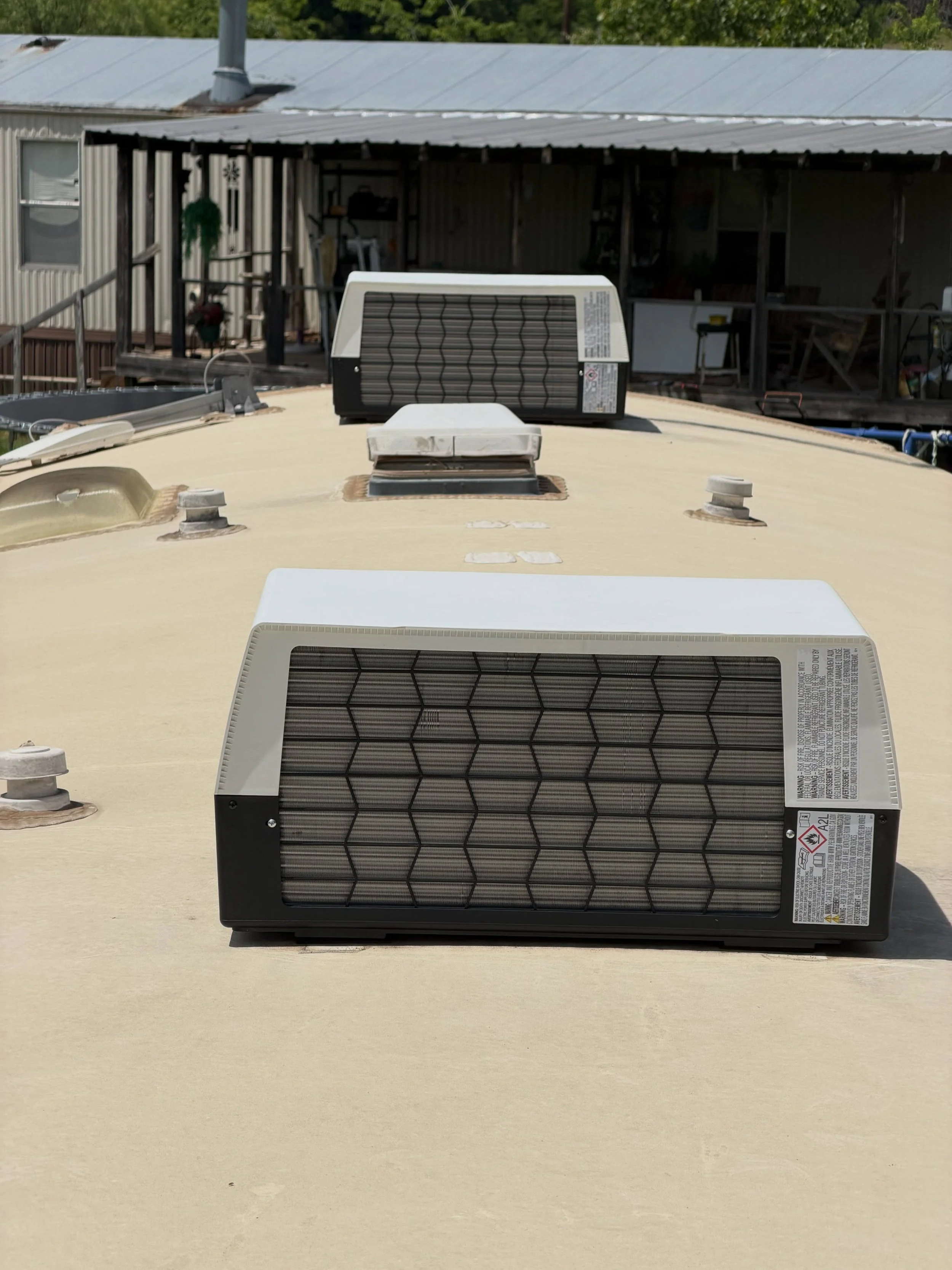 Texas heat doesn&rsquo;t care if your RV A/C is &ldquo;almost&rdquo; working&hellip; and neither do we. ☀️❄️

Today we replaced not one, but TWO rooftop A/C units with brand new Furrion Chill Cube systems. These units are quieter, more efficient, and