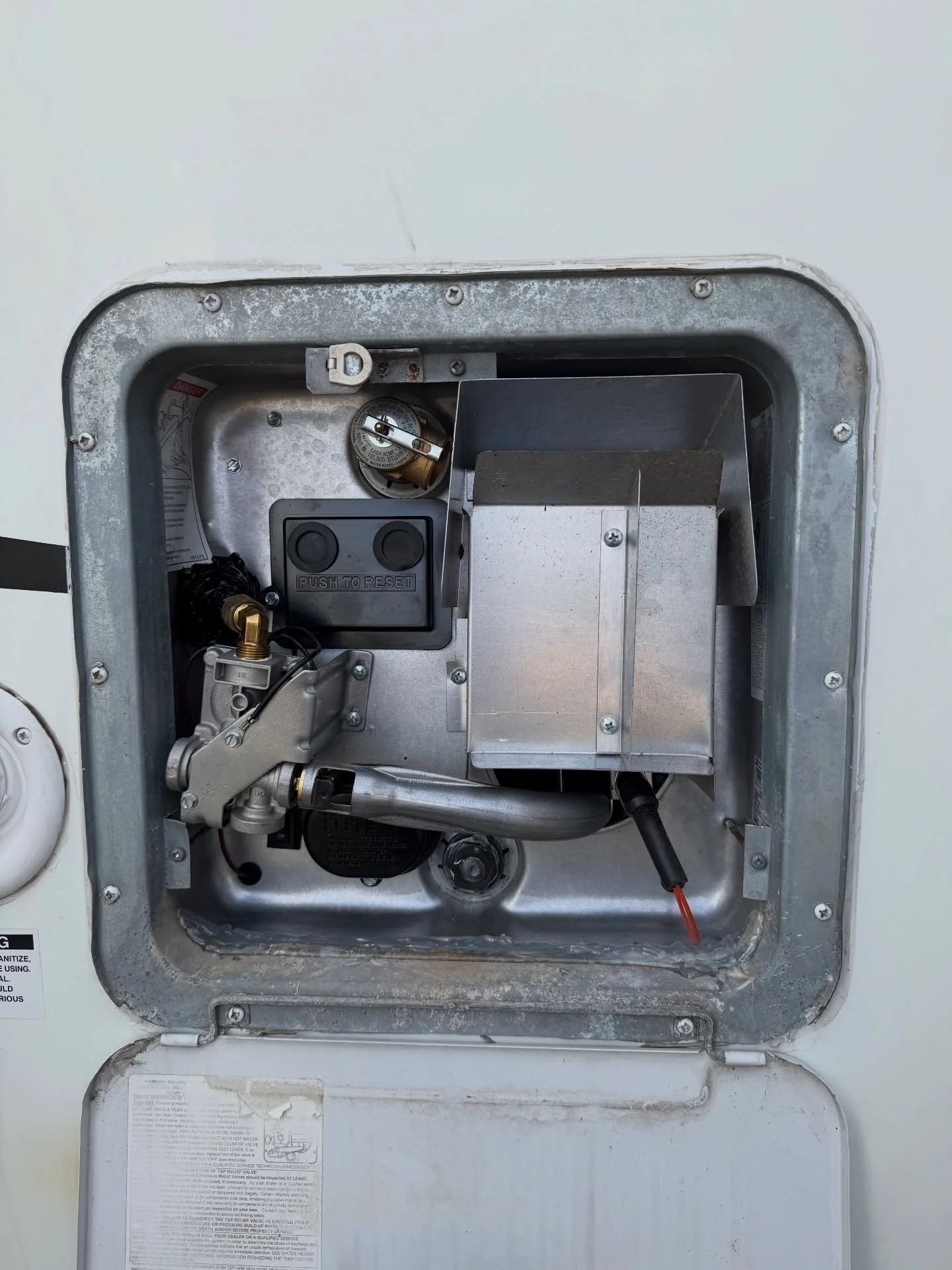 When a water heater ruptures&hellip; it&rsquo;s never &ldquo;just a small leak.&rdquo;

This Suburban unit failed and had to be fully replaced. A blown tank can cause serious damage fast, so we removed it and installed a new one the right way.

Swipe