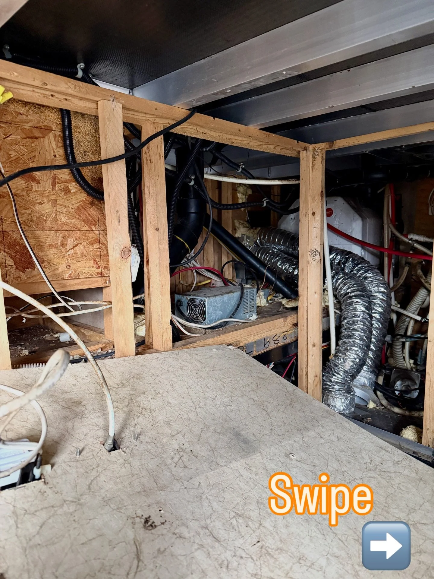 ⚡️ NO POWER IN THE RV? It&rsquo;s not always what you think&hellip;

Customer called saying the entire RV lost power. After digging in, we found TWO major issues:

1️⃣ Loose connection on the main breaker
2️⃣ A completely fried power converter

And h
