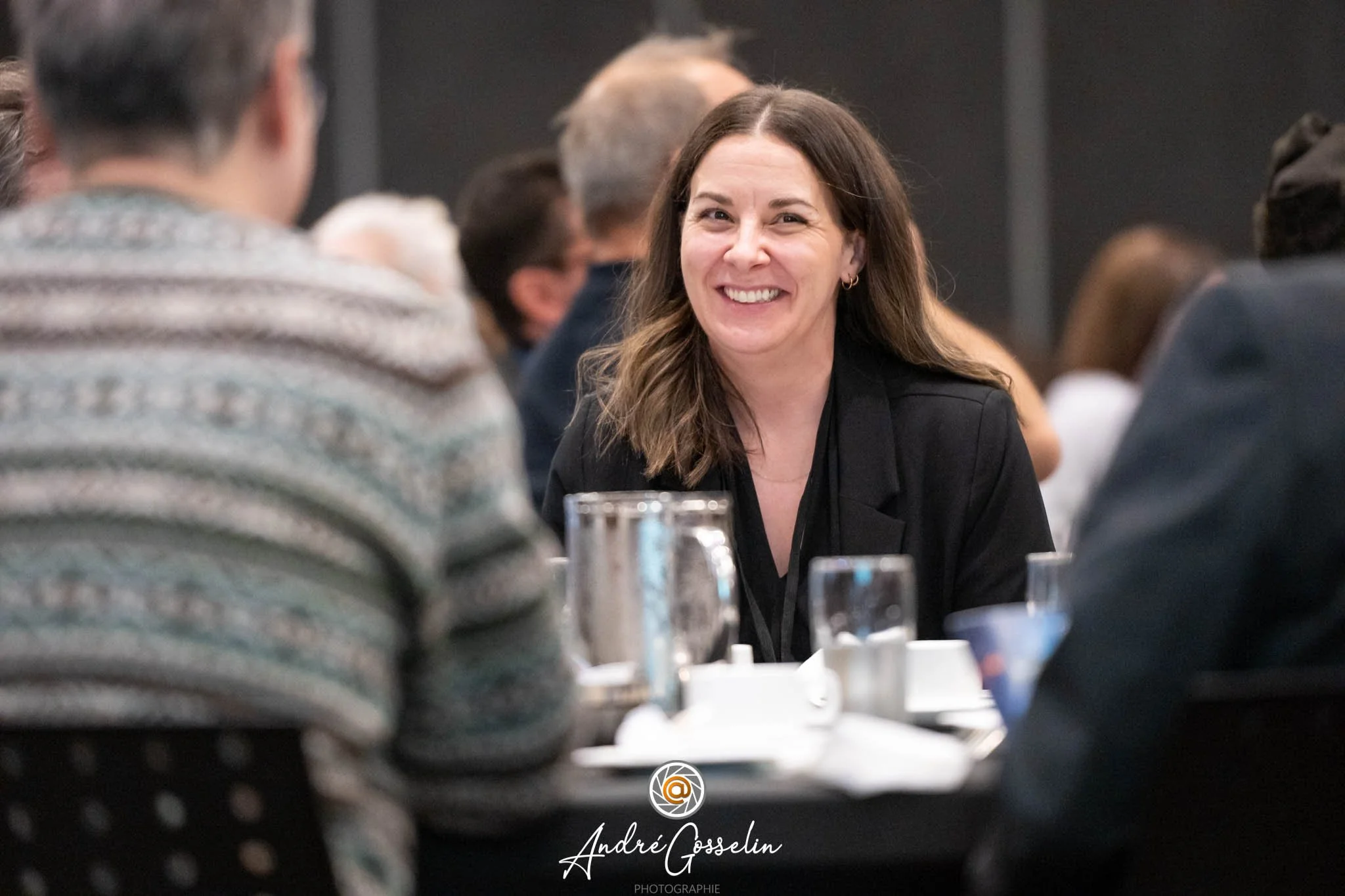 Photographie d’événements corporatifs, cocktails et salons : images authentiques et professionnelles pour valoriser votre entreprise et vos rencontres.