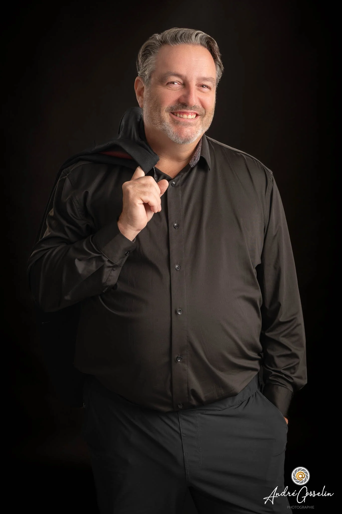 Galerie de portraits professionnels et corporatifs : headshots, photos d’équipe et portraits naturels pour une image authentique et professionnelle.