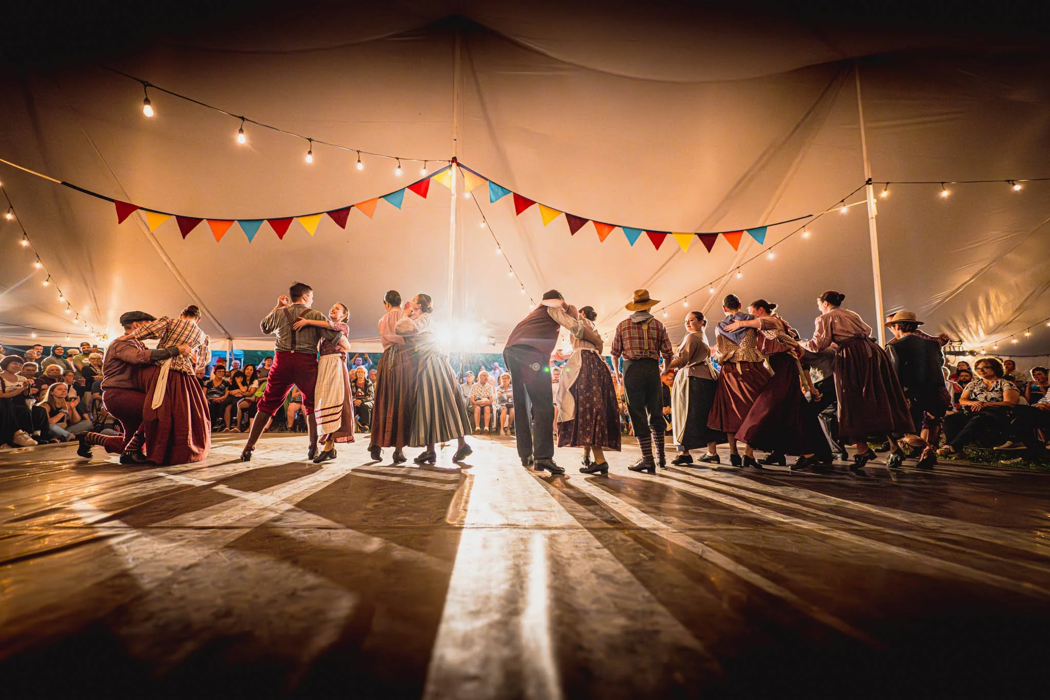 Photos de spectacles pour artistes amateurs et pros : capture d’émotion, passion et énergie sur scène pour des souvenirs inoubliables.