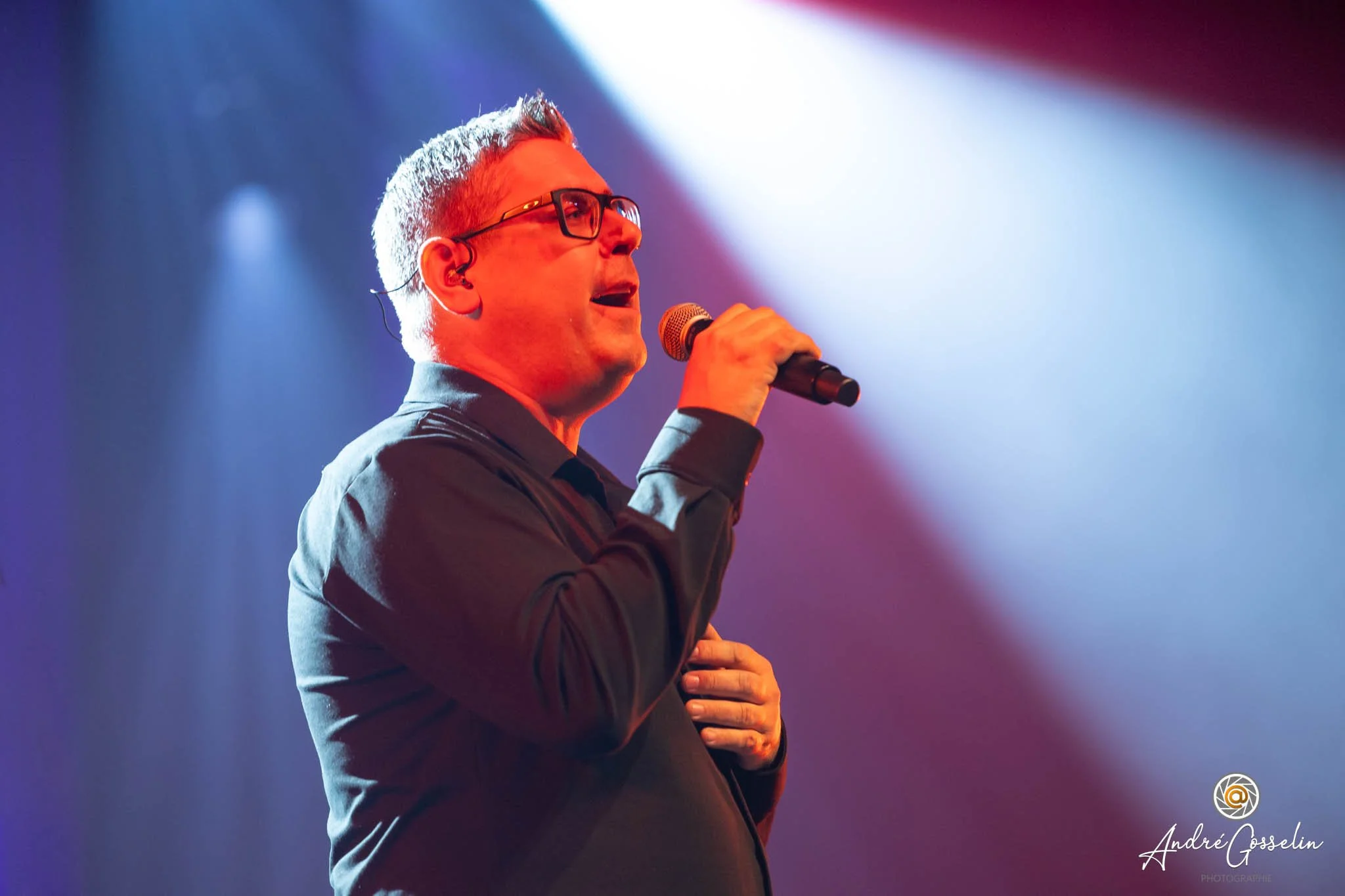 Photos de spectacles pour artistes amateurs et pros : capture d’émotion, passion et énergie sur scène pour des souvenirs inoubliables.