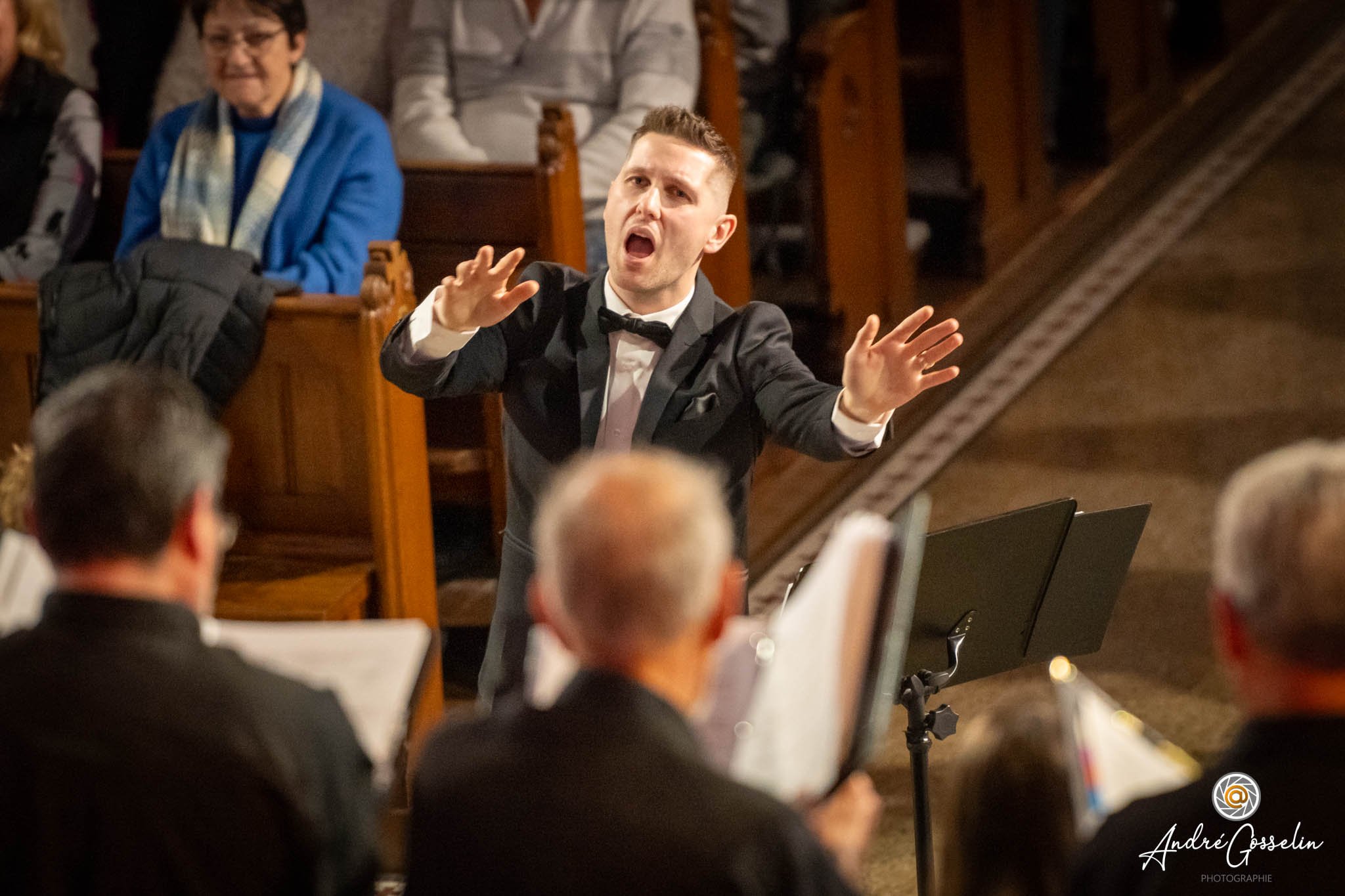 Photos de spectacles pour artistes amateurs et pros : capture d’émotion, passion et énergie sur scène pour des souvenirs inoubliables.