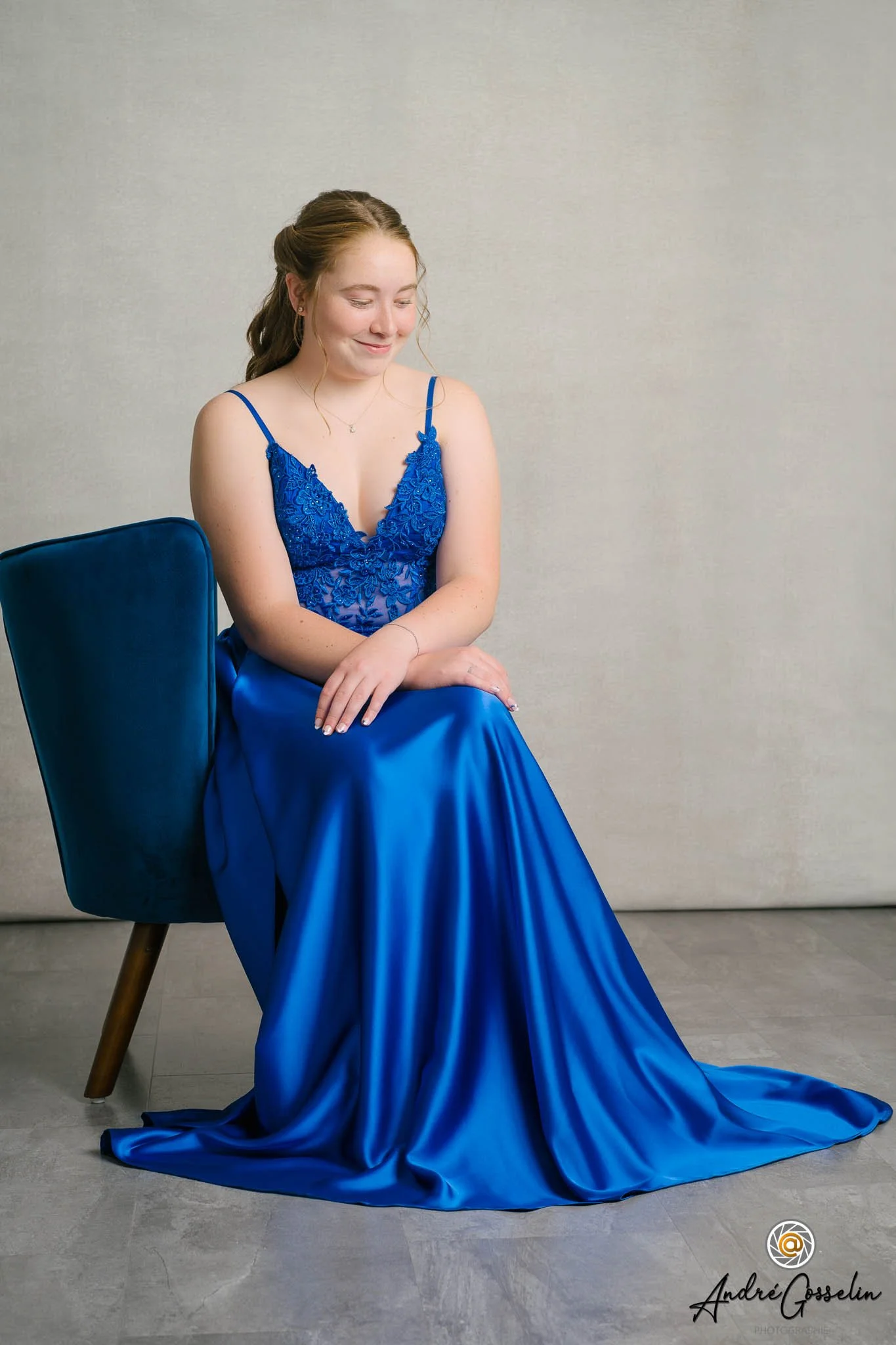 Portraits de famille et photos de mariage naturels et émouvants, capturant vos sourires et instants précieux pour des souvenirs qui durent.