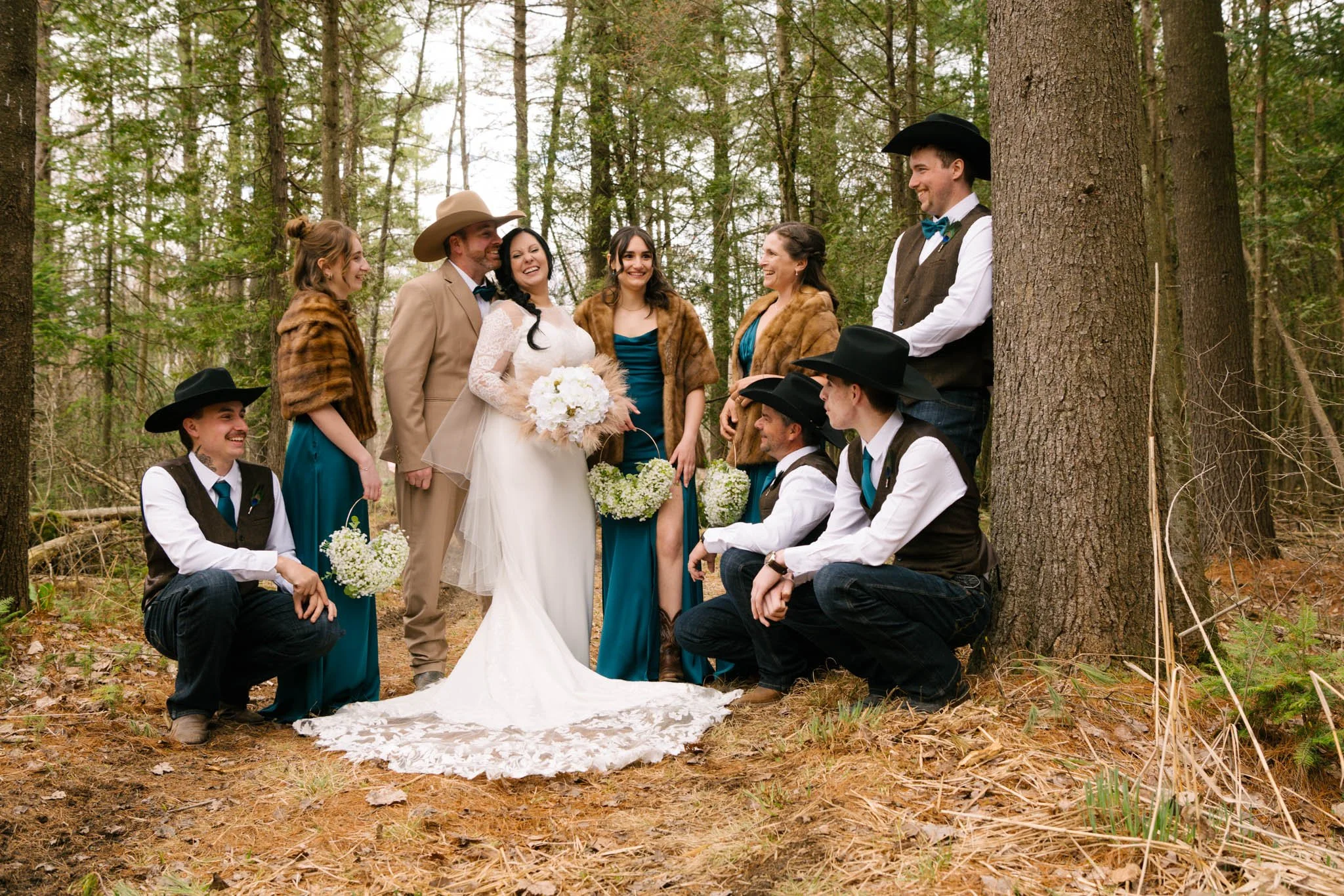 Portraits de famille et photos de mariage naturels et émouvants, capturant vos sourires et instants précieux pour des souvenirs qui durent.