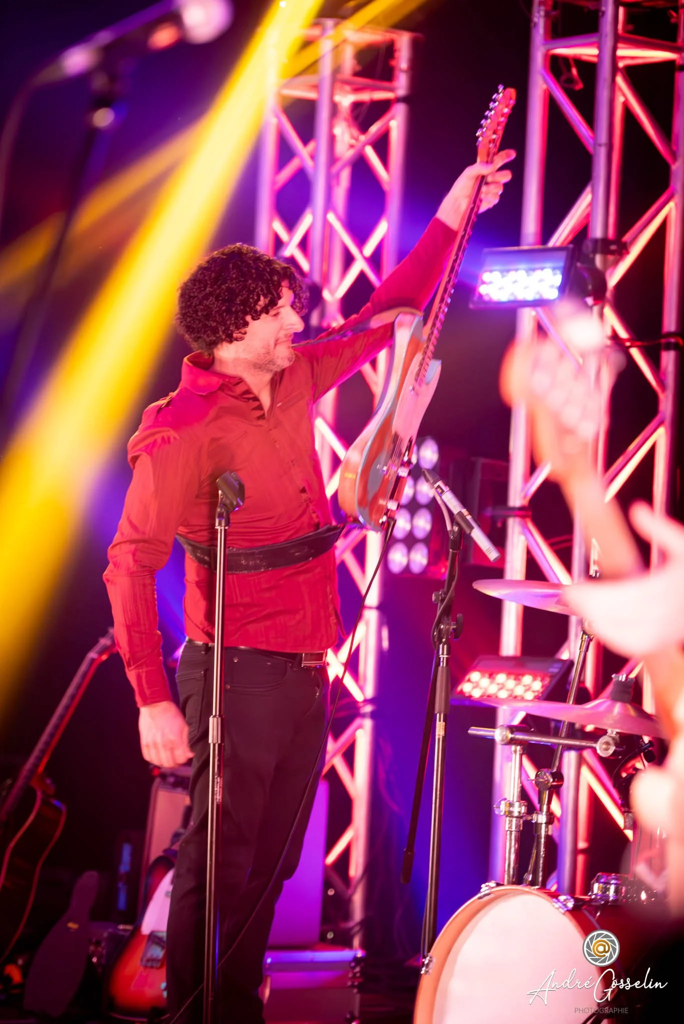 Photos de spectacles pour artistes amateurs et pros : capture d’émotion, passion et énergie sur scène pour des souvenirs inoubliables.