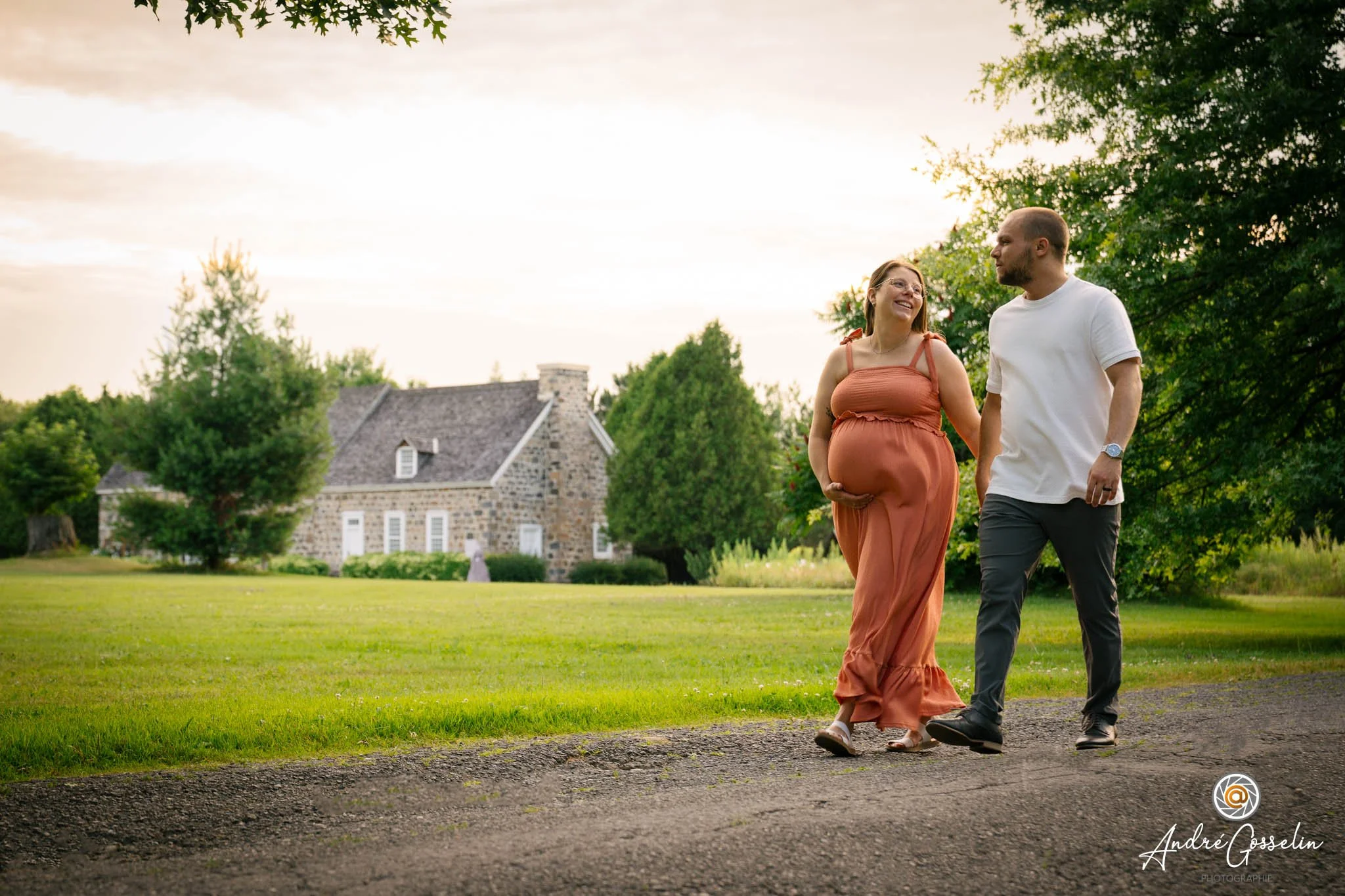 Photo de maternité - Couple au soleil couchant