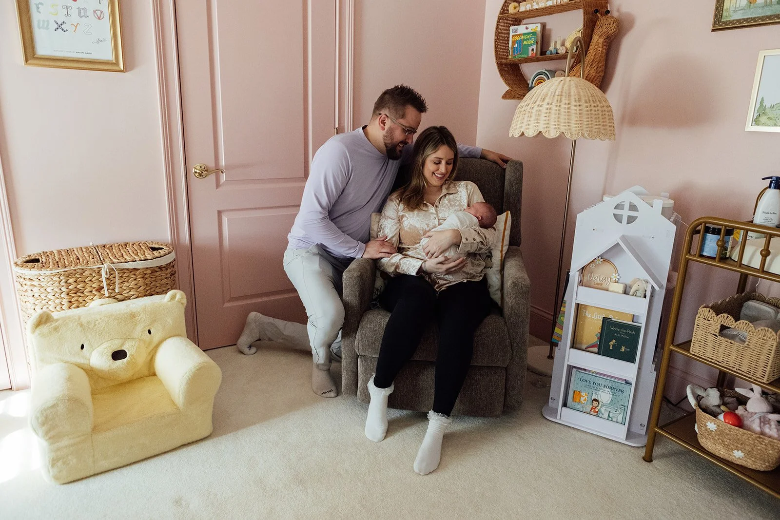 Best Time to Book Newborn Photos After Your Hospital Birth