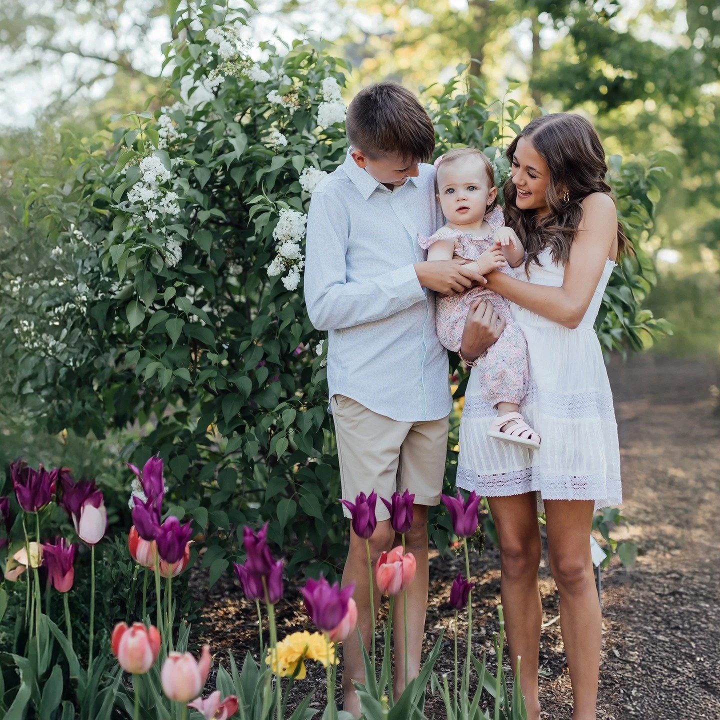 Happy Friday! Coming out of my social media hibernation and boy does it feel 
G O O D !

Spring is here, everything is blooming and I'm ready to photograph your families outdoors. Reply below or send me a message and I'll get you all of my limited sp