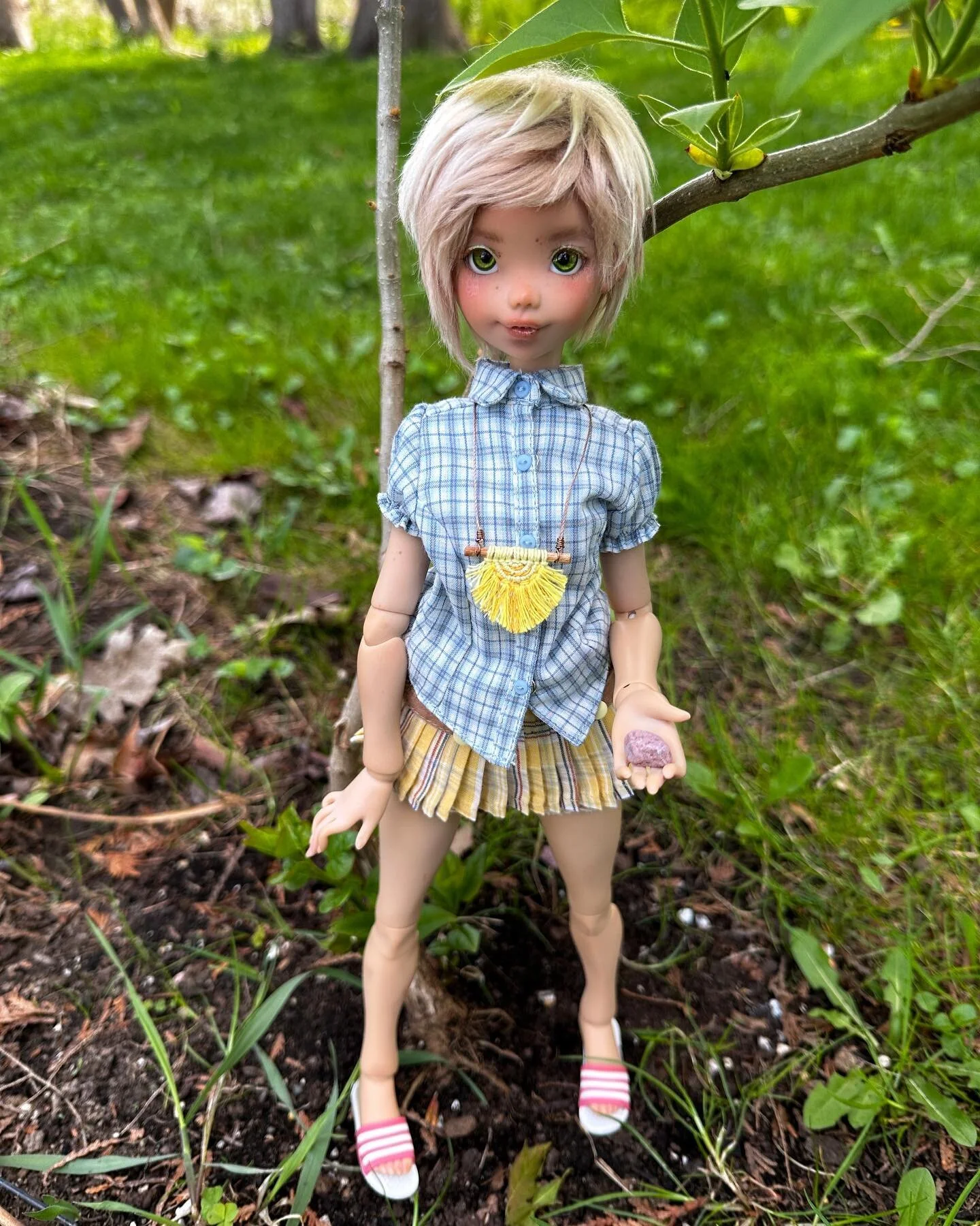 I noticed one of my first brooches reminded me of a sun, so I ended up dyeing the cord I was using and made suns. I then thought the other day, making them doll size would be super cute, so I made two and they are actually more detailed than the larg