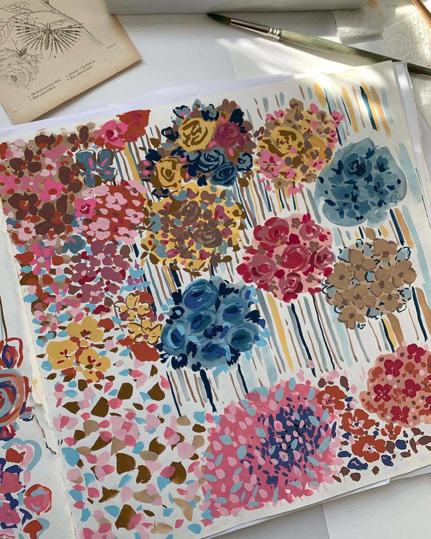 Texture,  mark making and layering- sketchbook practice.

#gouachepainting #printdesign #textiledesigner #sketchbook #floraldesign #estampafloral #markmaking #surfacedesign #freelanceprintdesigner #