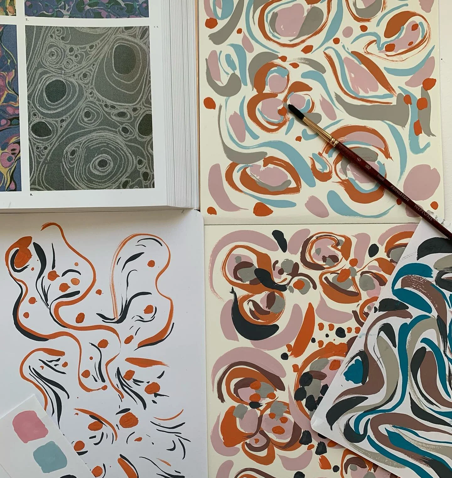 Swirling colours to create a marble effect with gouache. 

#textiledesign #gouachepainting #marbleized #printdesign #printdesigner #textileinspiration #surfacedesign #surfaceandpattern #sydneycreatives #estampas #estamoasexclusivas #fabricdesigns #lo