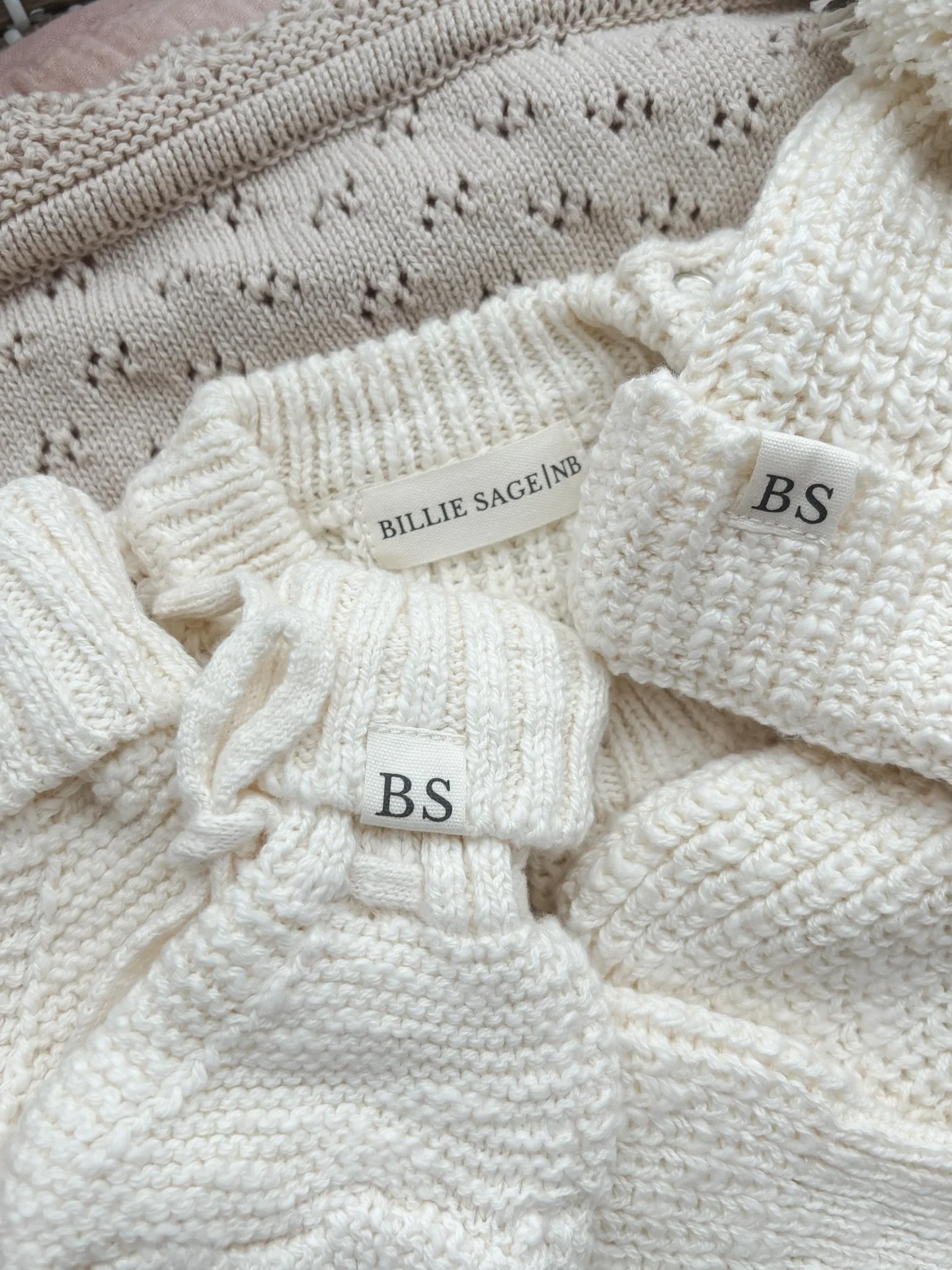 Ohhhh now what do we have here? 👀

Hellooooo lovely mummas! We hope you are all doing amazing and that you have been soaking up every precious moment with your loved ones. We certainly did over the last few months but are back in action! ❤️

If you 