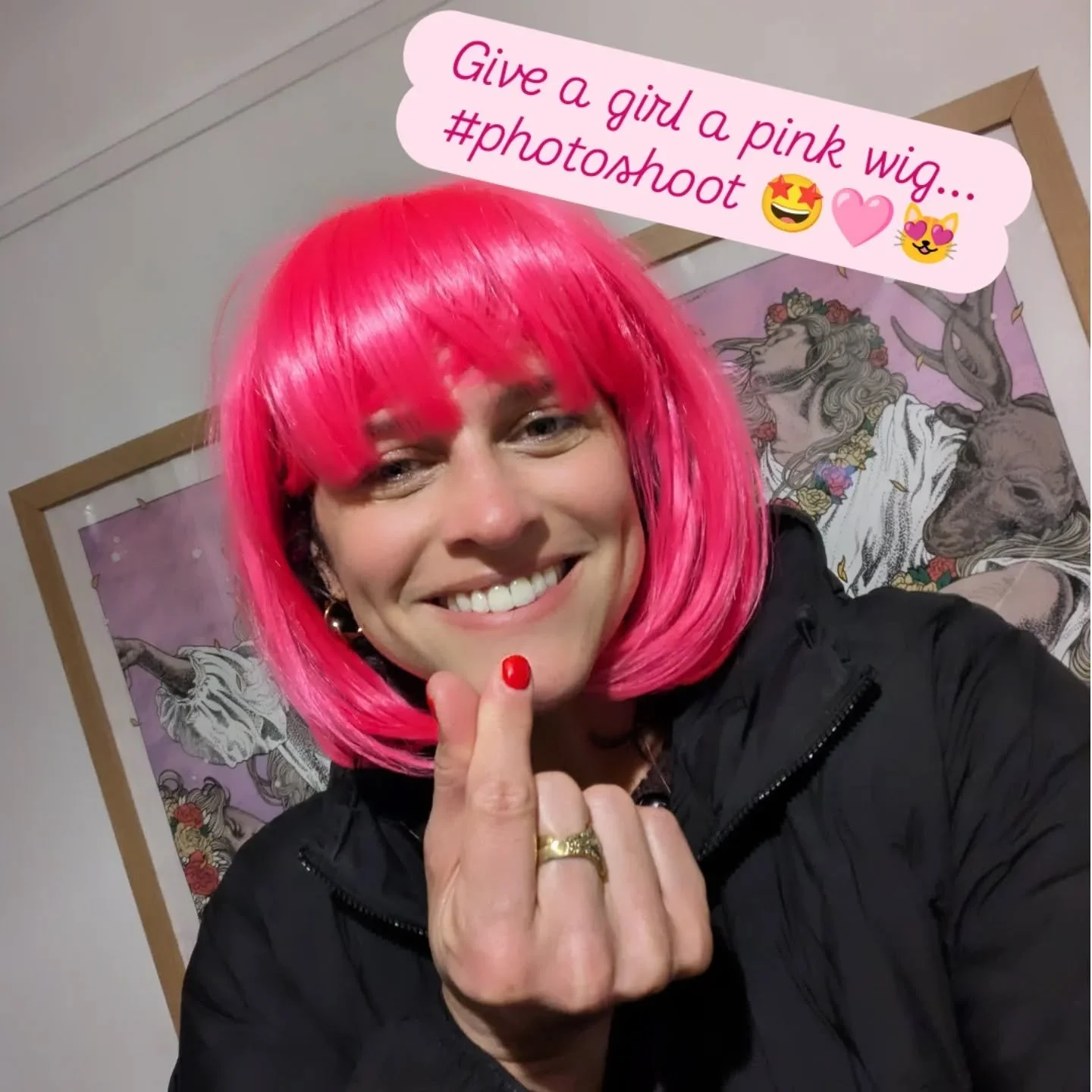 This wig is everything 🤣 Merlin loved it.
.
.
.
#mainecoon #mainecoonsofinstagram #pink